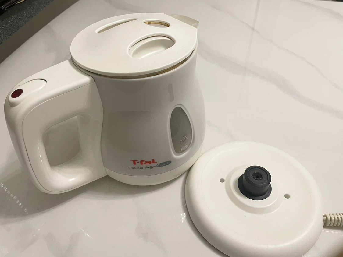ティファール　　電気ケトル　ポット　湯沸かし器　　0.8リットル