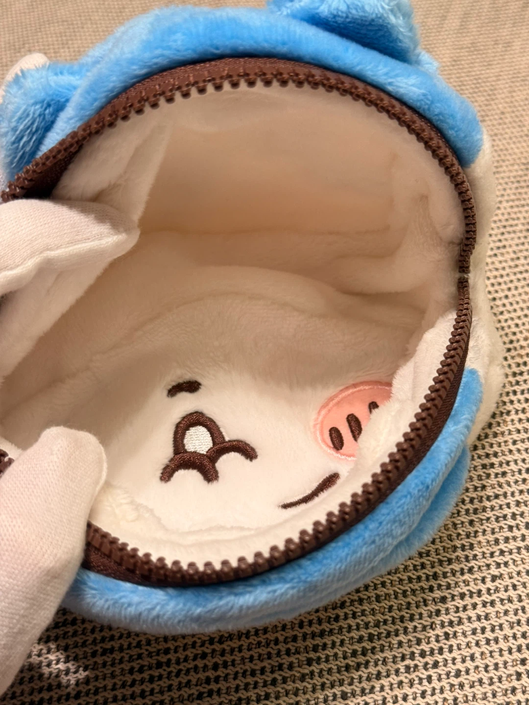 ちいかわ ハチワレ　ぬいぐるみポーチの写真4枚目