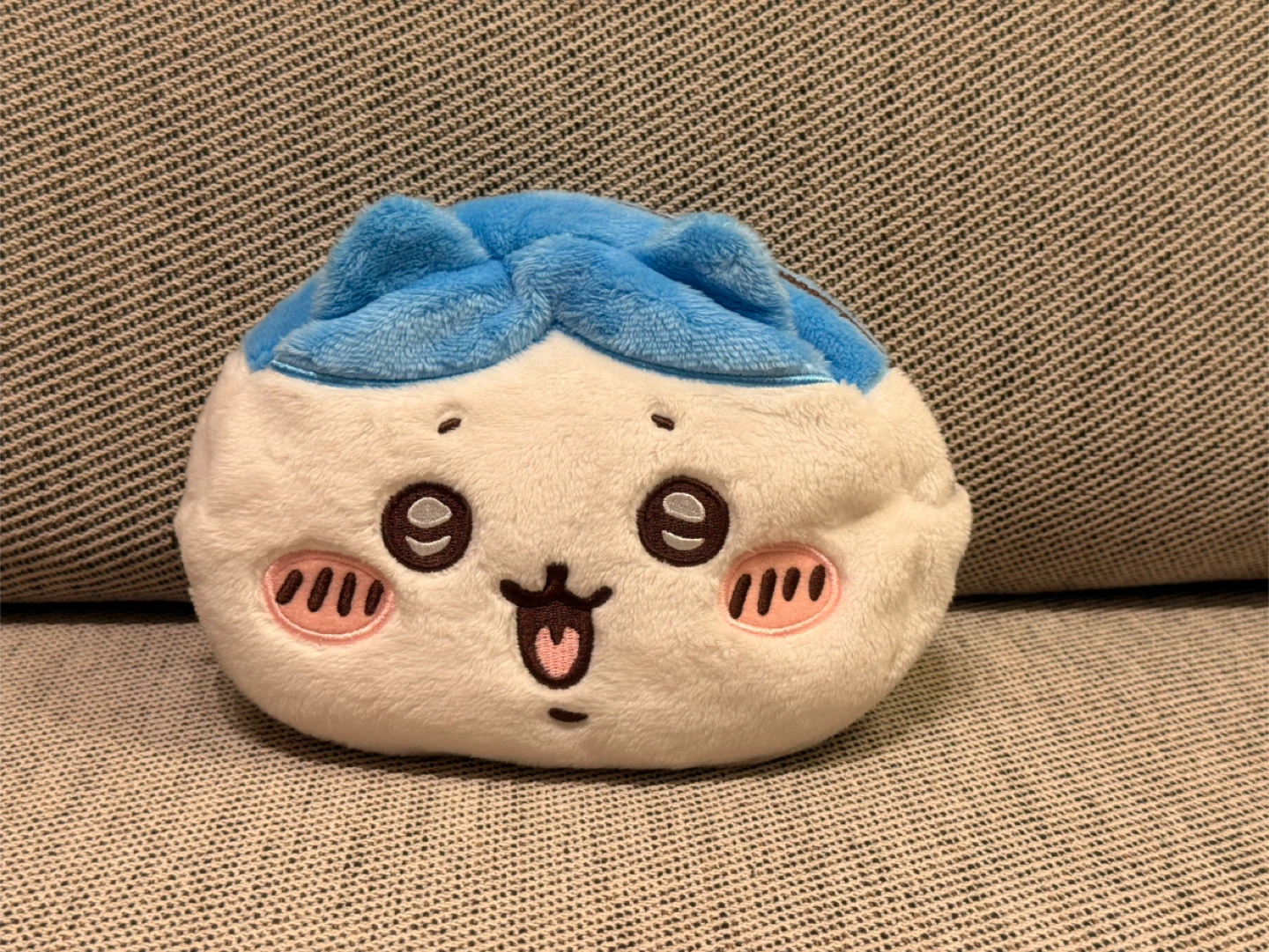 ちいかわ ハチワレ　ぬいぐるみポーチ