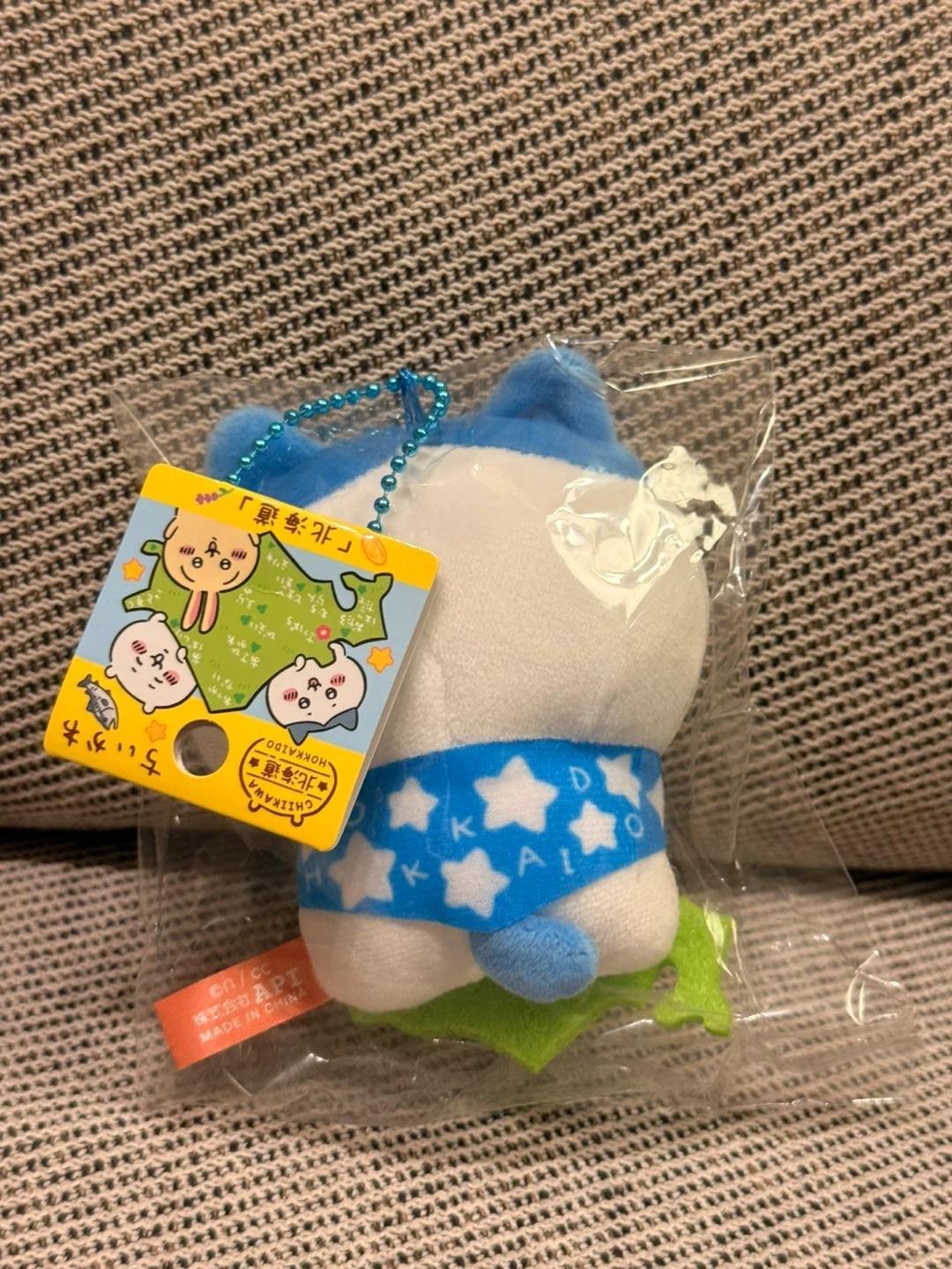 ちいかわ 北海道限定 ハチワレ ぬいぐるみバッジの写真2枚目