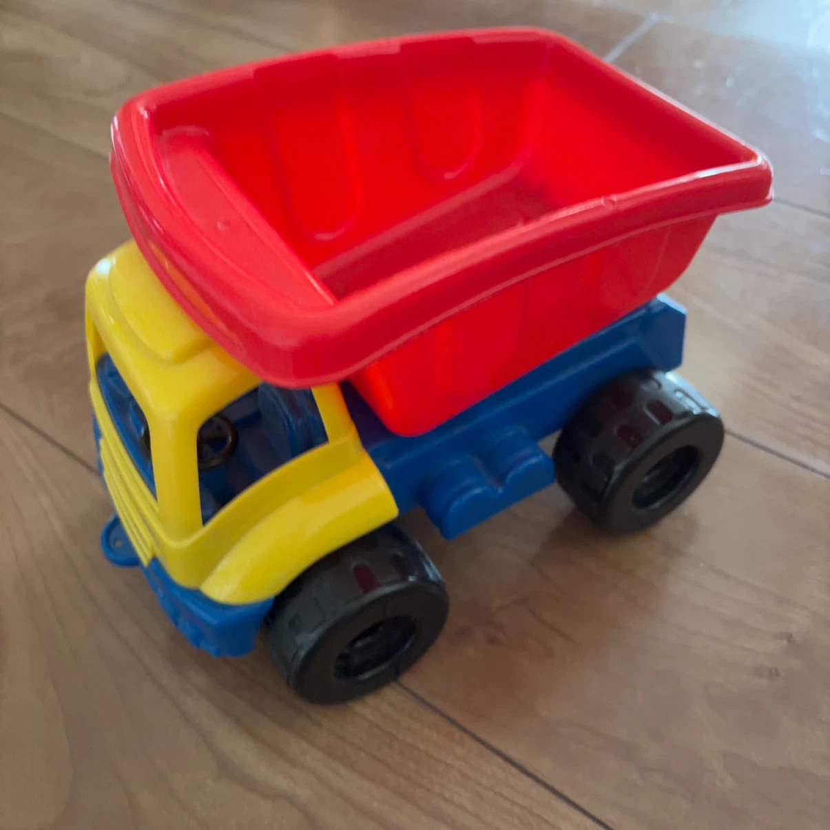 ダンプカー おもちゃ 乗り物 赤黄青