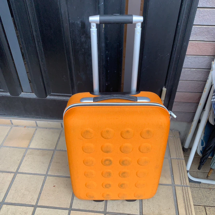 オレンジ色 キャリーケース スーツケース