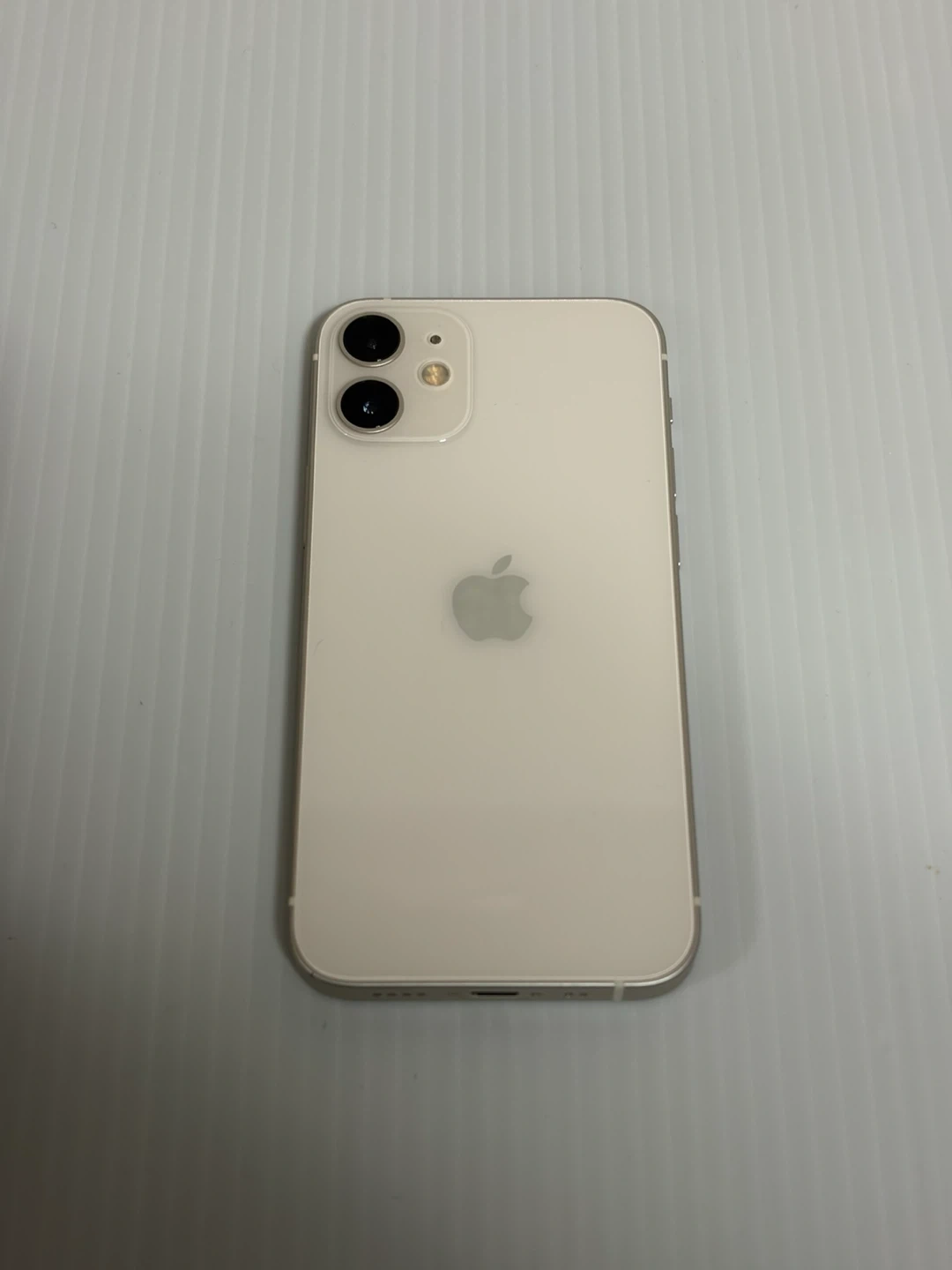 アップル iPhone12 mini ホワイト 128GBの写真2枚目