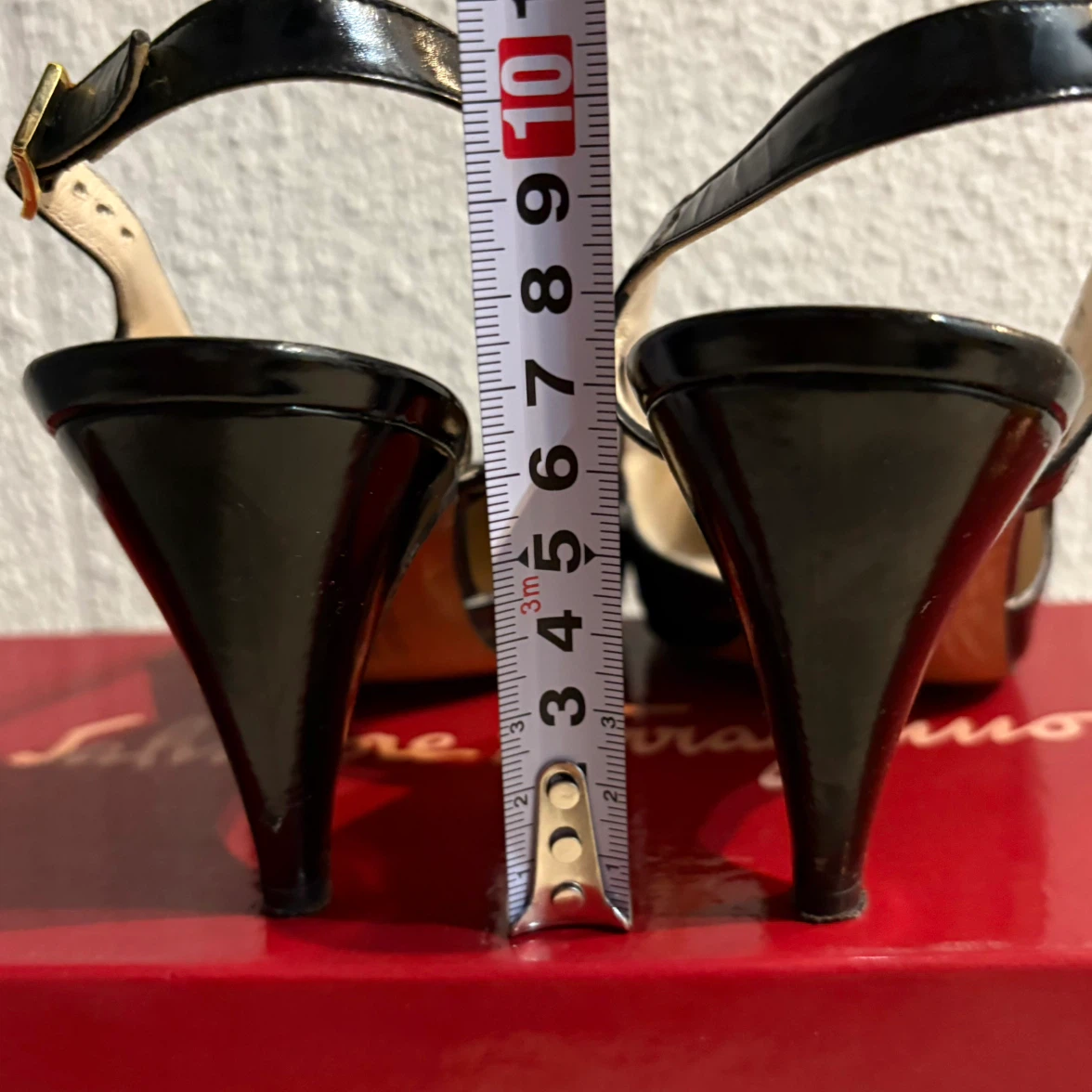 Salvatore Ferragamoバックストラップシューズ　ブラック 5 Bの写真4枚目