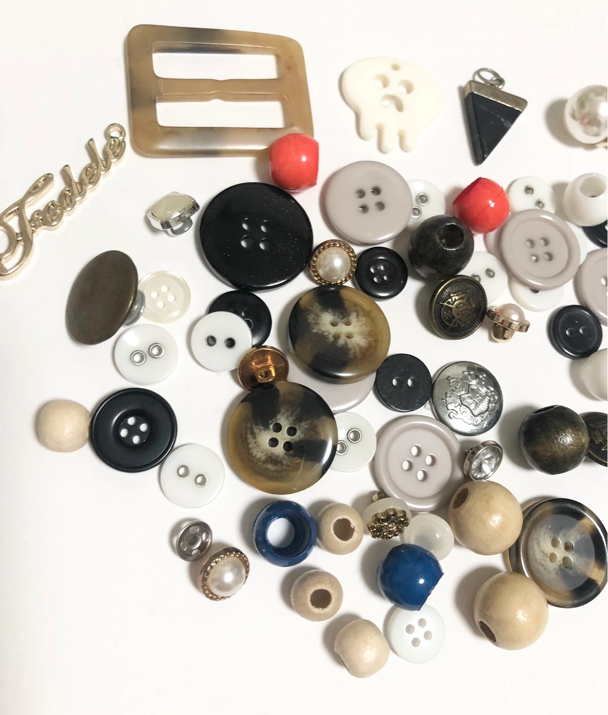 ボタンやビーズなどのハンドメイドパーツ♪の写真2枚目