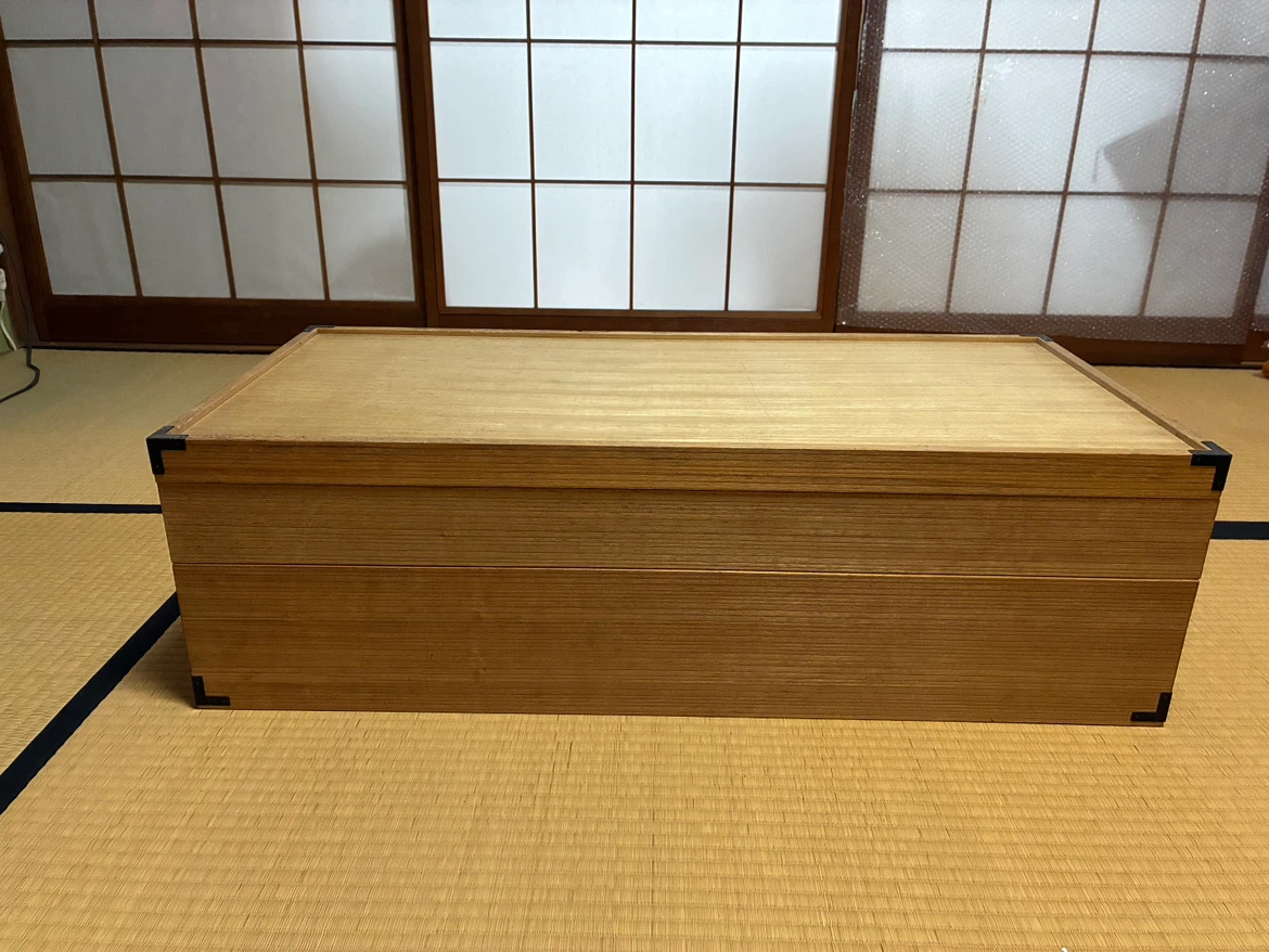 桐製 衣装ケース2段② 大切な物の保管にの写真3枚目