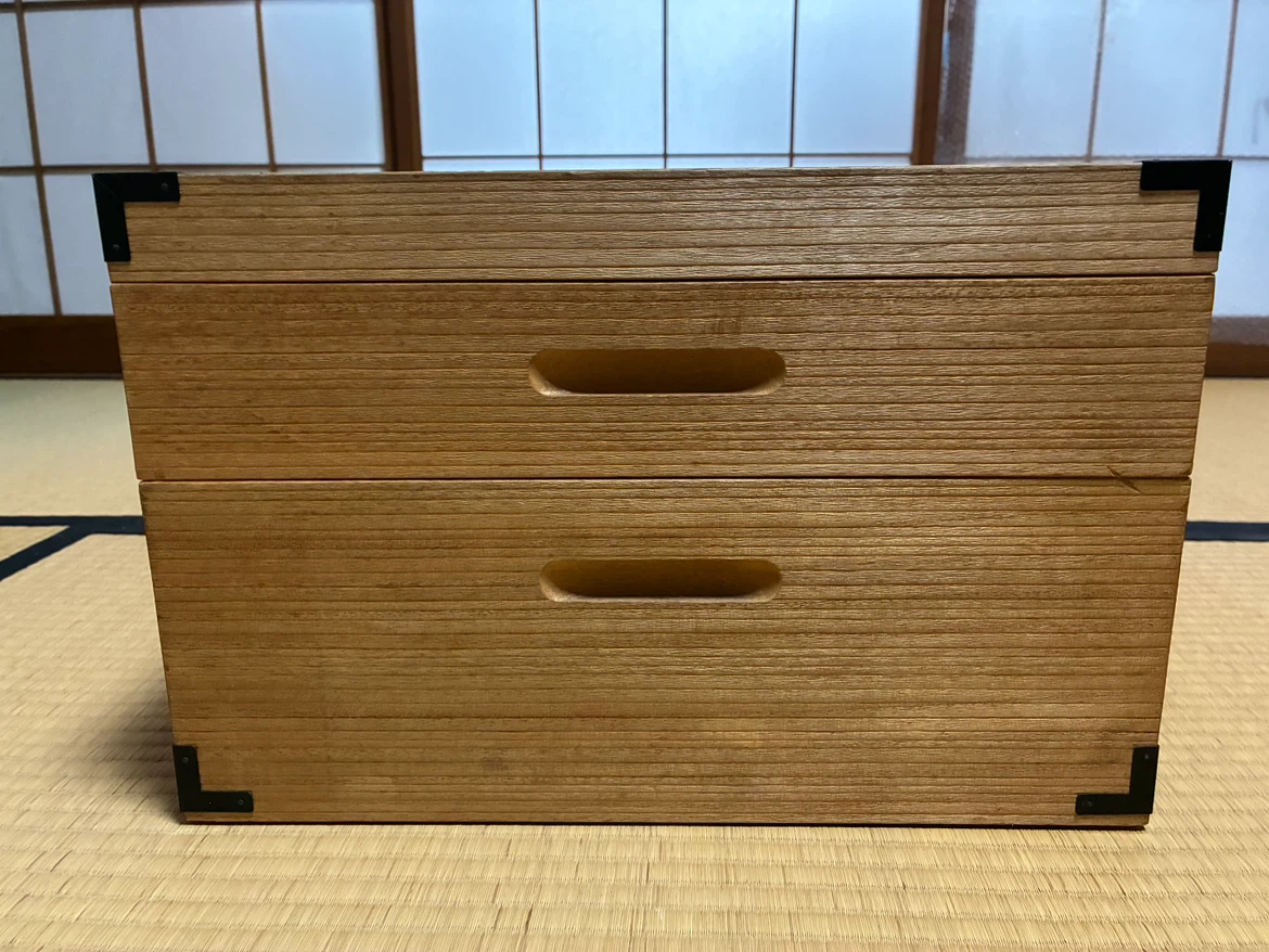 桐製 衣装ケース2段② 大切な物の保管にの写真6枚目