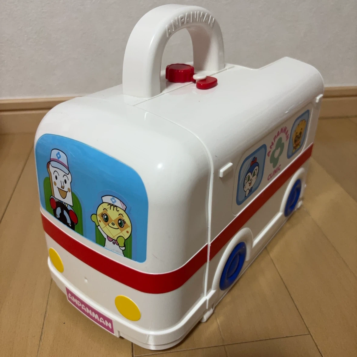 アンパンマン げんき100ばいびょういん お医者さんごっこの写真2枚目