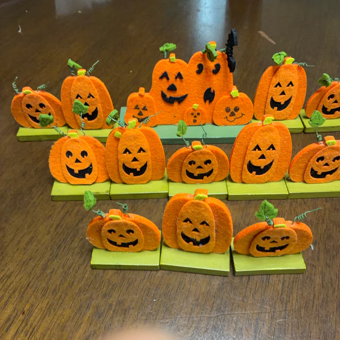 ハロウィン フェルト パンプキン 置物飾り　キャンディー入れの👻籠もおつけします。