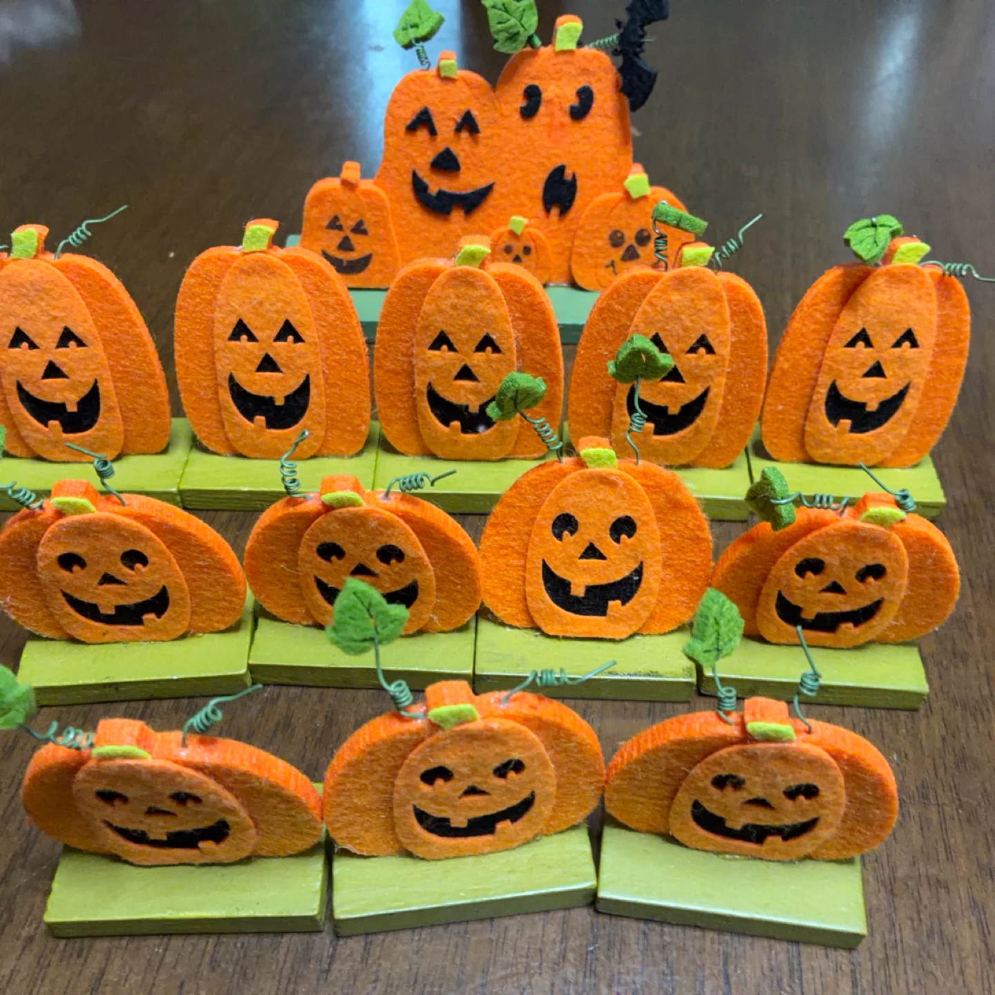 ハロウィン フェルト パンプキン 置物飾り　キャンディー入れの👻籠もおつけします。の写真3枚目