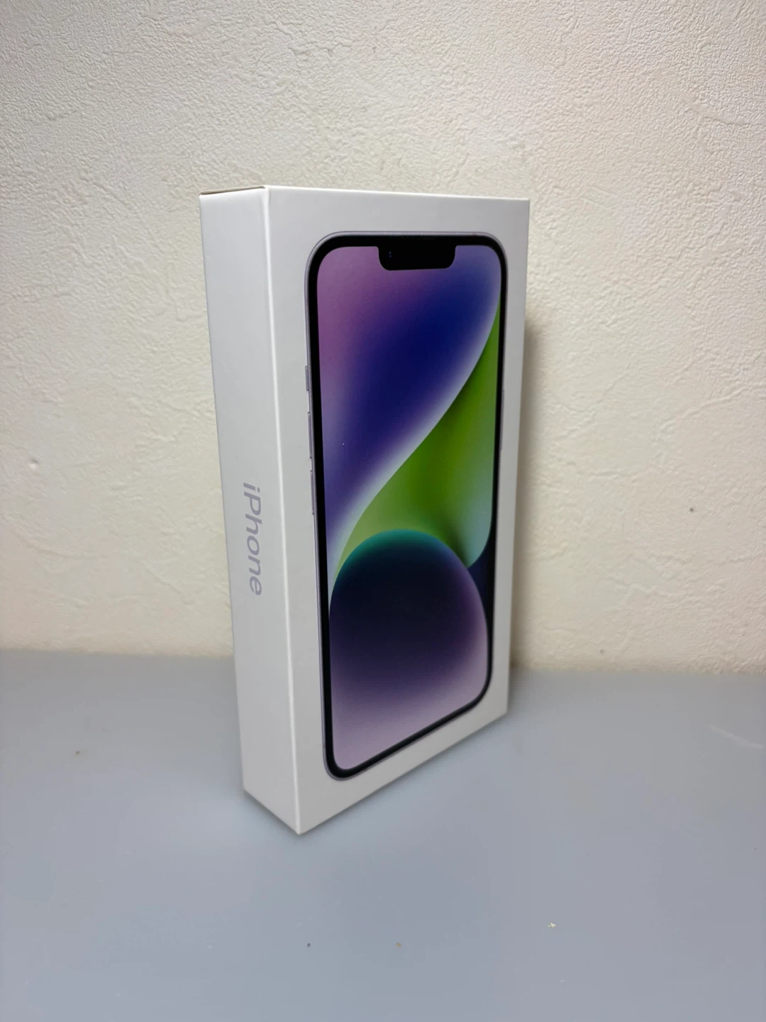 iPhone 14箱、Lightningケーブル、シール、他付きの写真2枚目