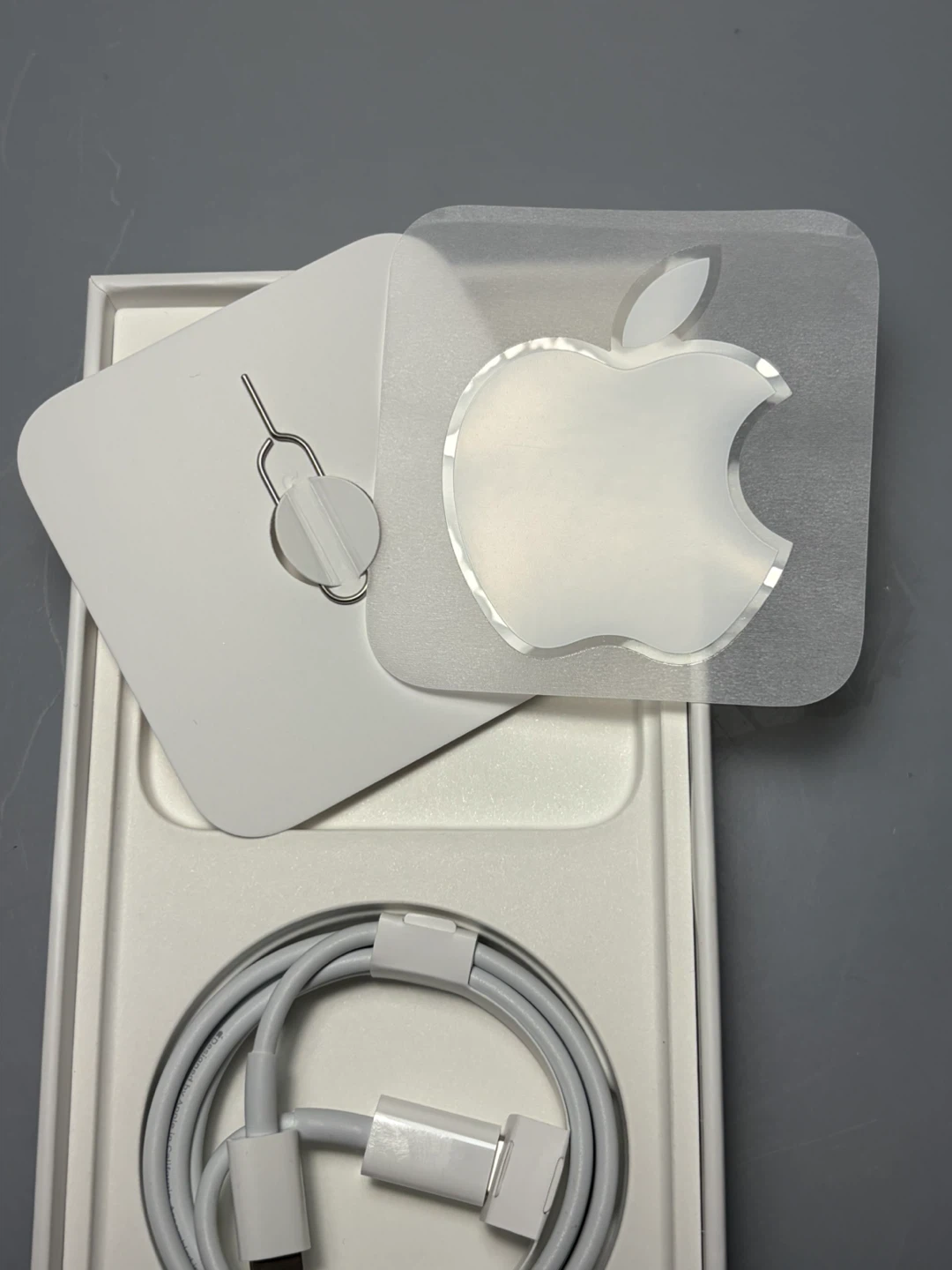 iPhone 14箱、Lightningケーブル、シール、他付きの写真6枚目