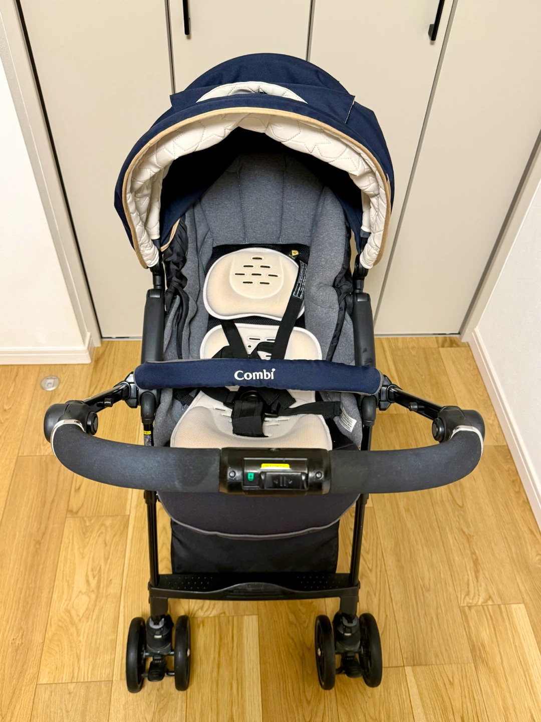 【美品】Combi スゴカルα 4キャス compact エッグショック HU 5ヶ月使用の写真3枚目