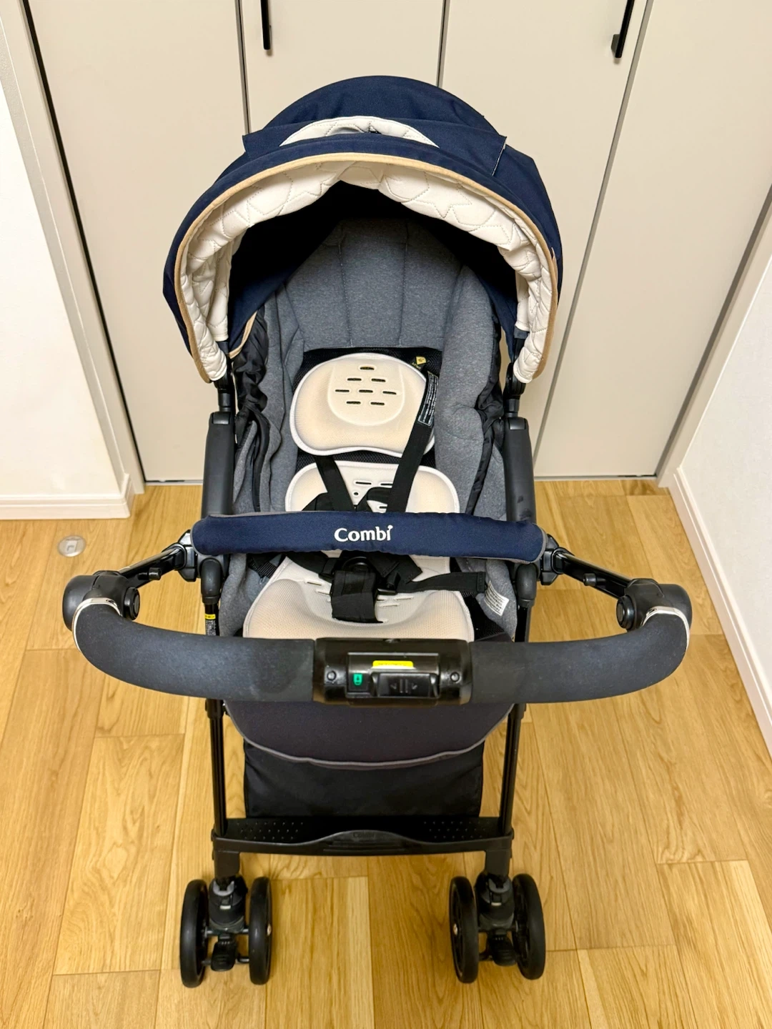 【美品】Combi スゴカルα 4キャス compact エッグショック HU 5ヶ月使用の写真3枚目