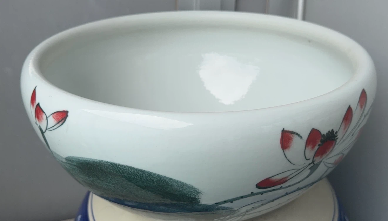 手描き 蓮の花模様 陶器 鉢