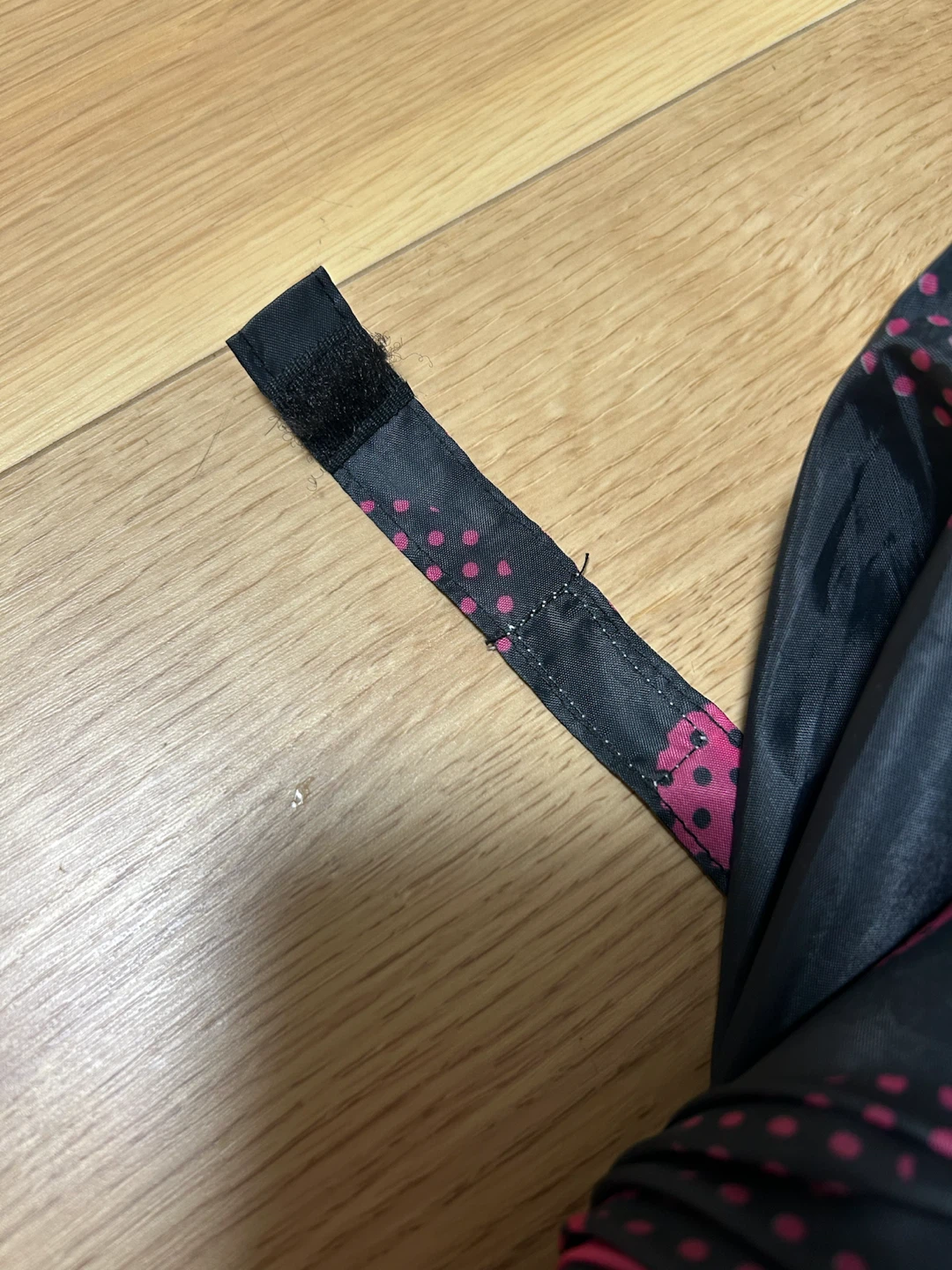 トゥイーティー 折りたたみ傘 ブラック×ピンクの写真4枚目