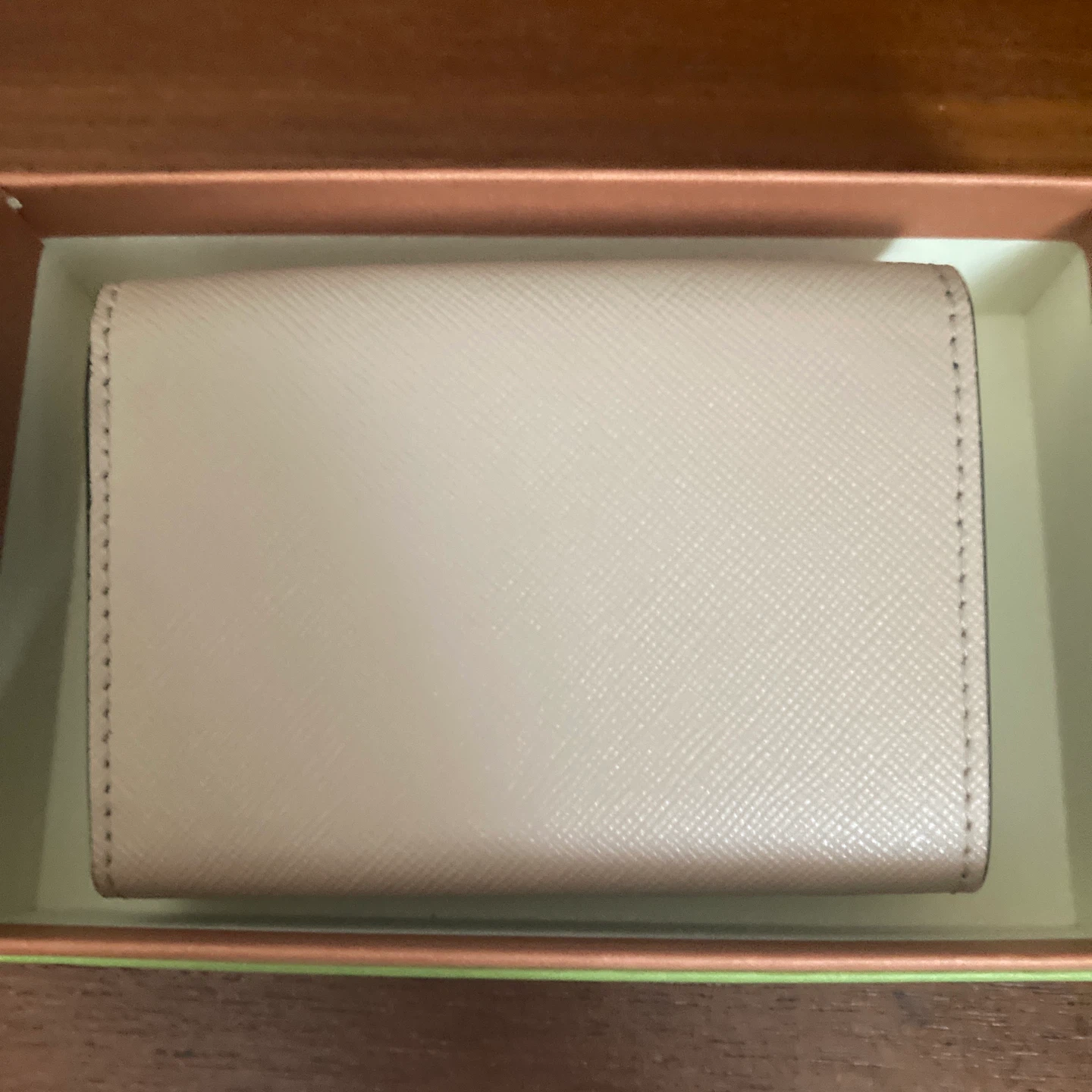 マルニ 三つ折り財布 ピンク×ホワイトの写真4枚目