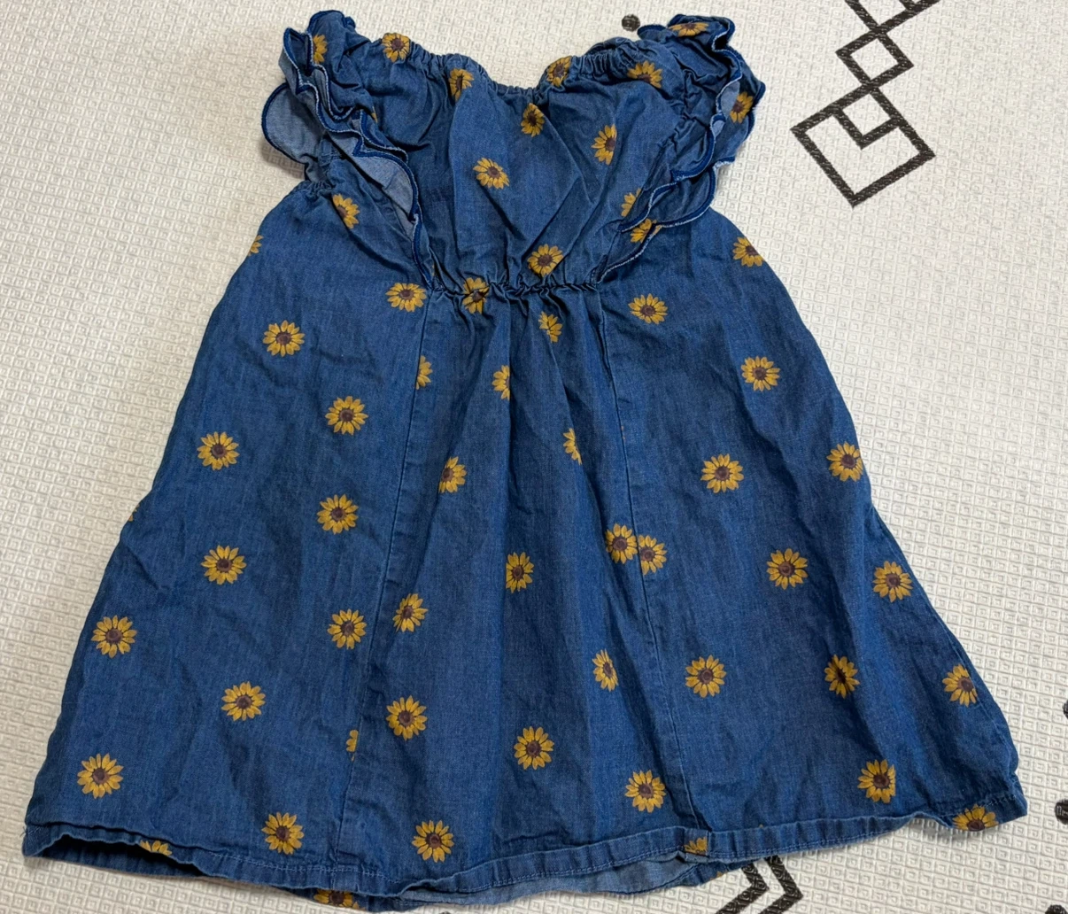 アプレレクール ひまわり柄 デニムワンピース 90cmの写真2枚目