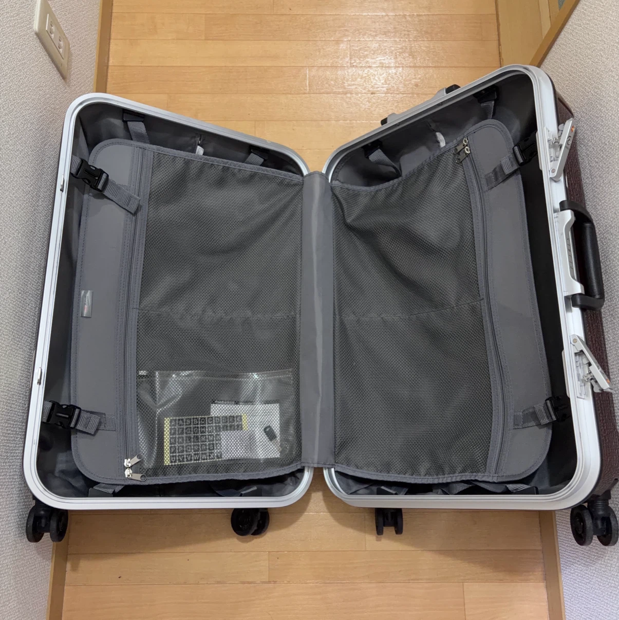 ACE（ピジョール）中型スーツケース ワインレッド TSAロック付きの写真5枚目