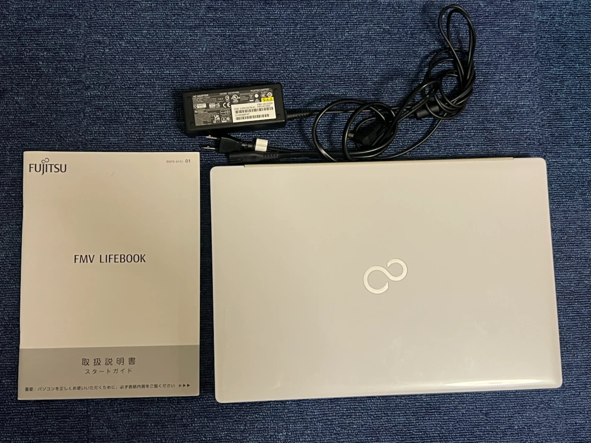 ノートパソコン　富士通 LIFEBOOK AH50/F3 ホワイト