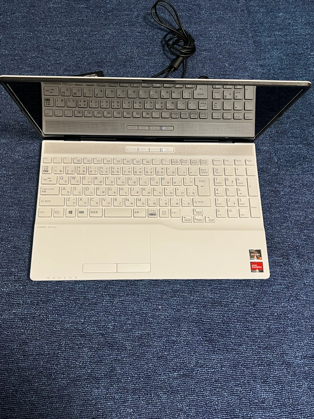 ノートパソコン　富士通 LIFEBOOK AH50/F3 ホワイトの写真3枚目