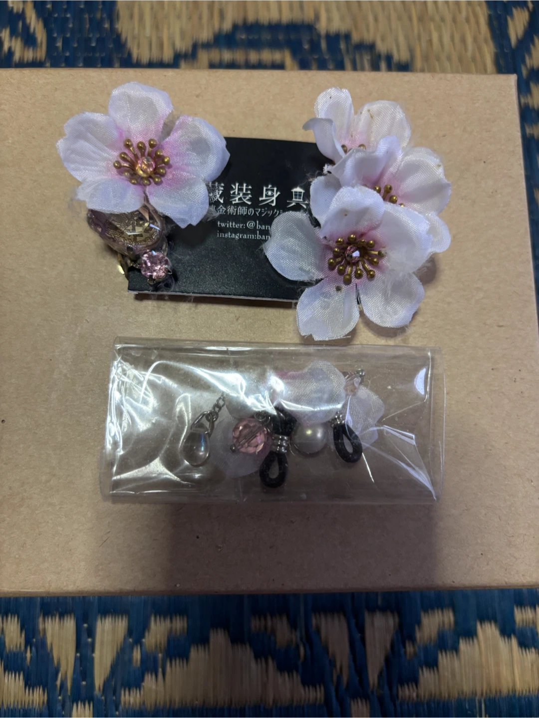 桜の花のメガネ飾りとフレームアクセサリー