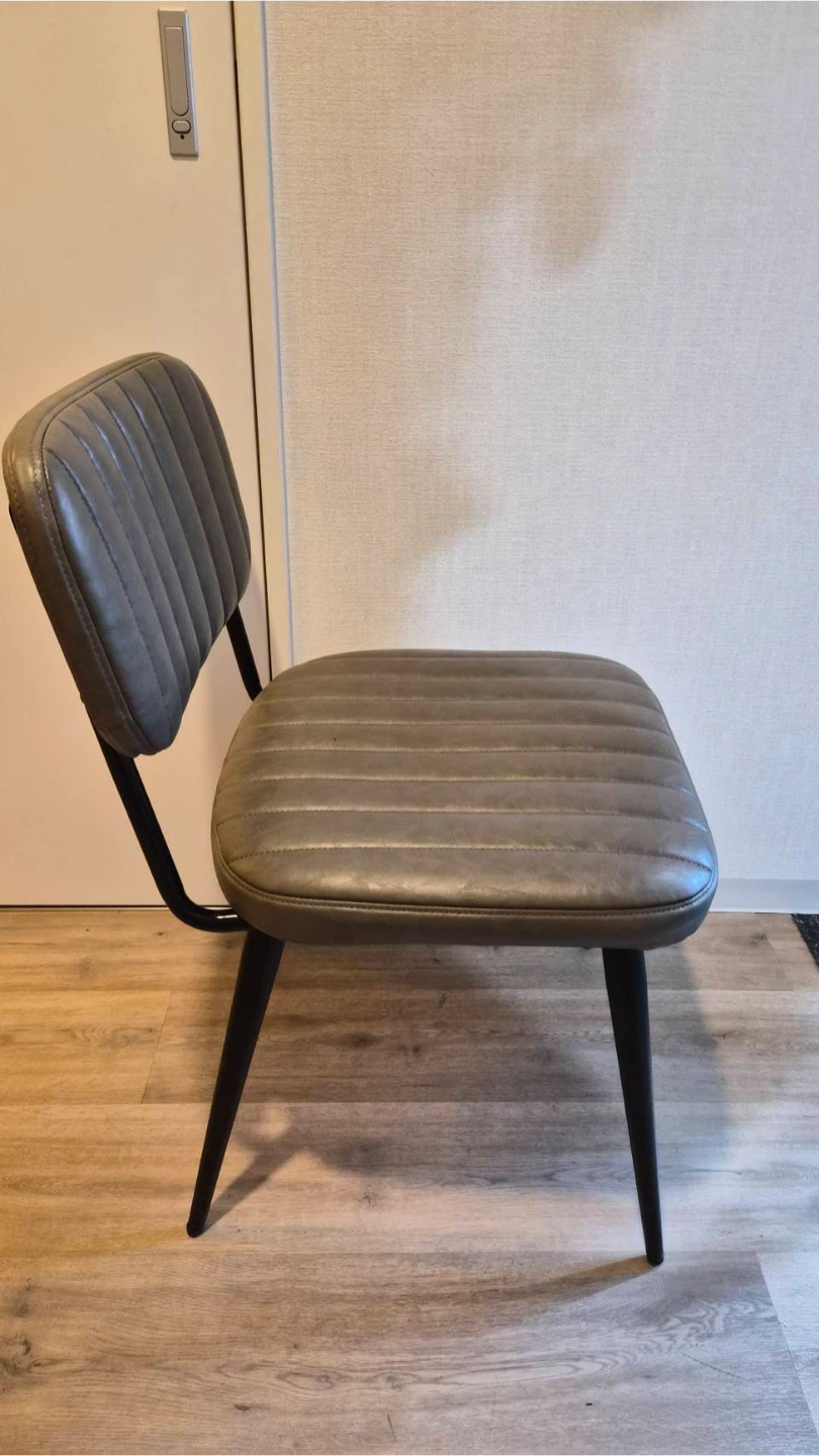 ダイニングチェア レザー調の写真2枚目