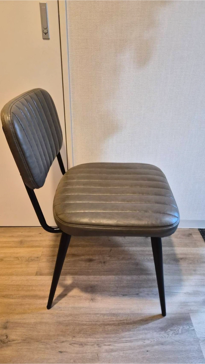 ダイニングチェア レザー調の写真2枚目