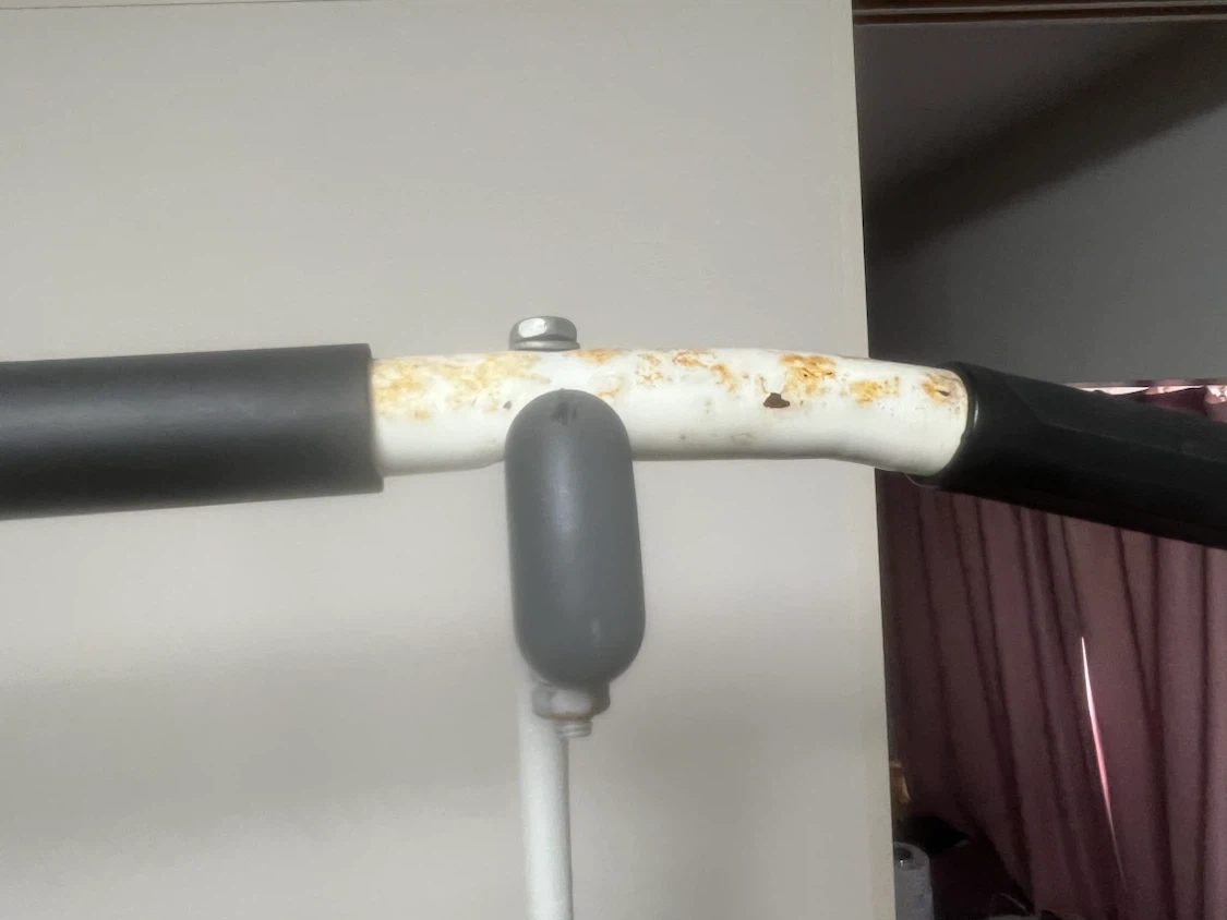 懸垂マシン ぶら下がり健康器 白の写真2枚目