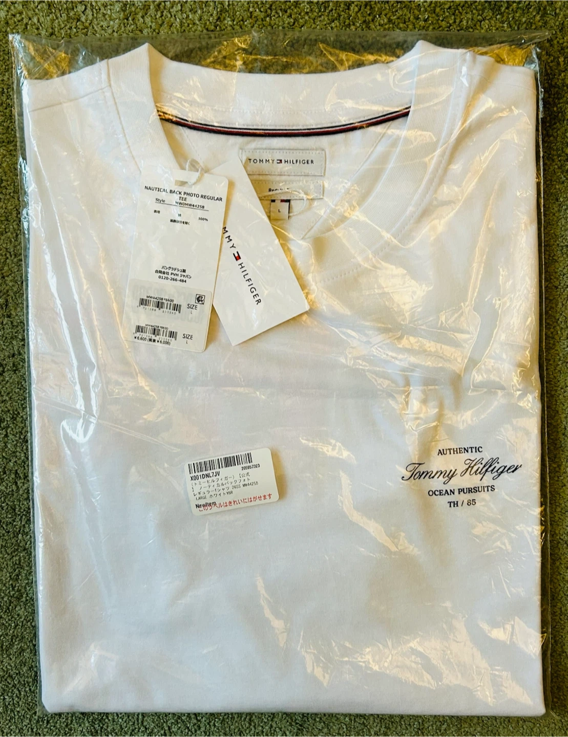 【新品未使用】 TOMMY HILFIGER バックフォトレギュラーTシャツ Lサイズの写真6枚目