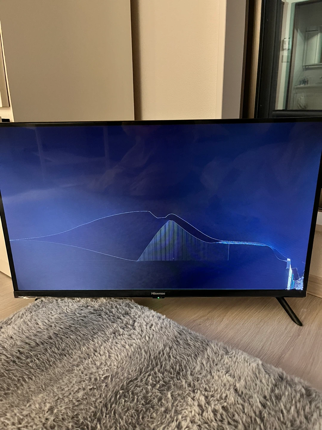 2021年製　ハイセンス32型液晶テレビ Wチューナー