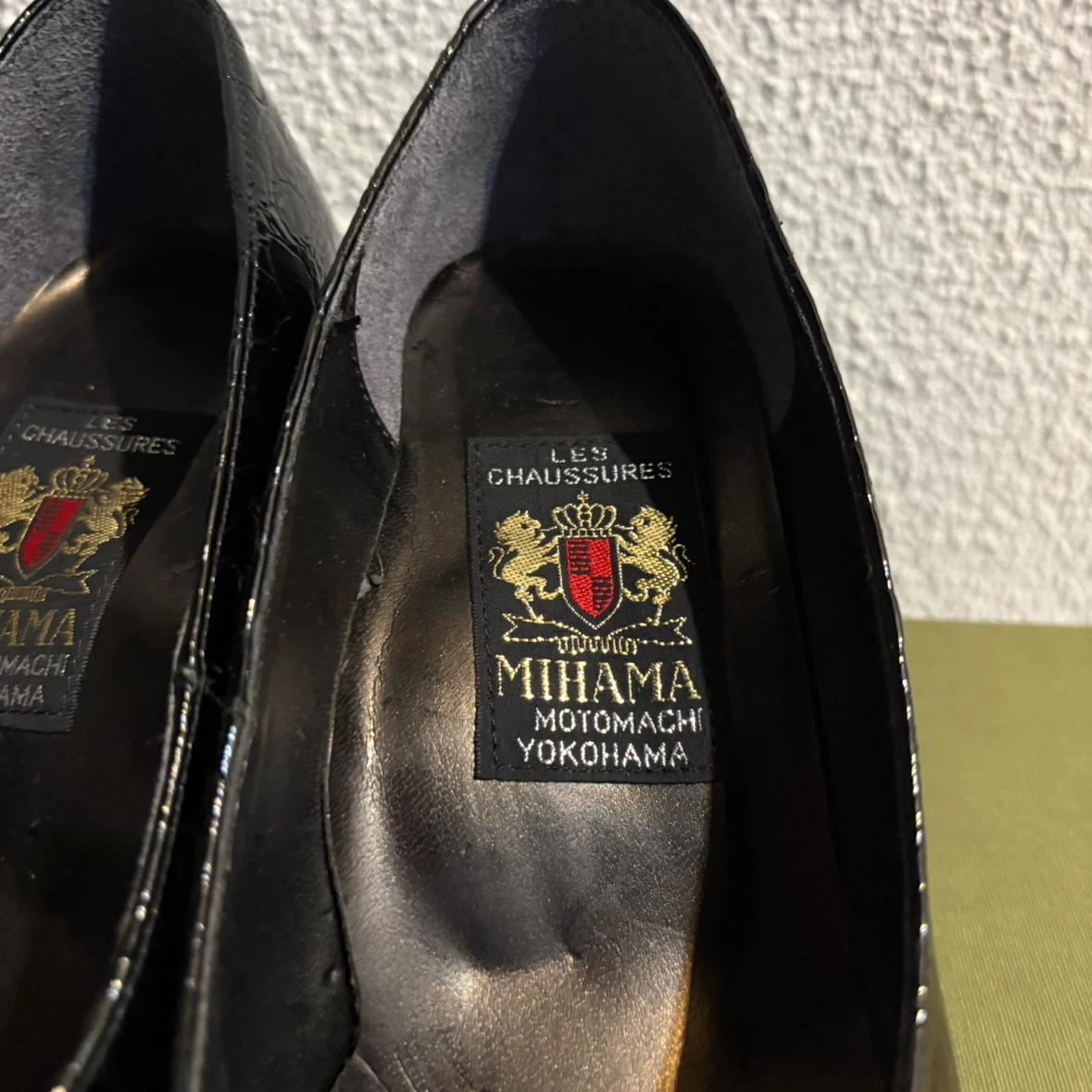 MIHAMA ミハマ パンプス ブラック クロコ型押しの写真2枚目