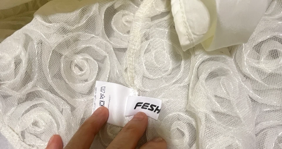 FESHORNI 体ローズ キャミソールクリーム XSの写真2枚目