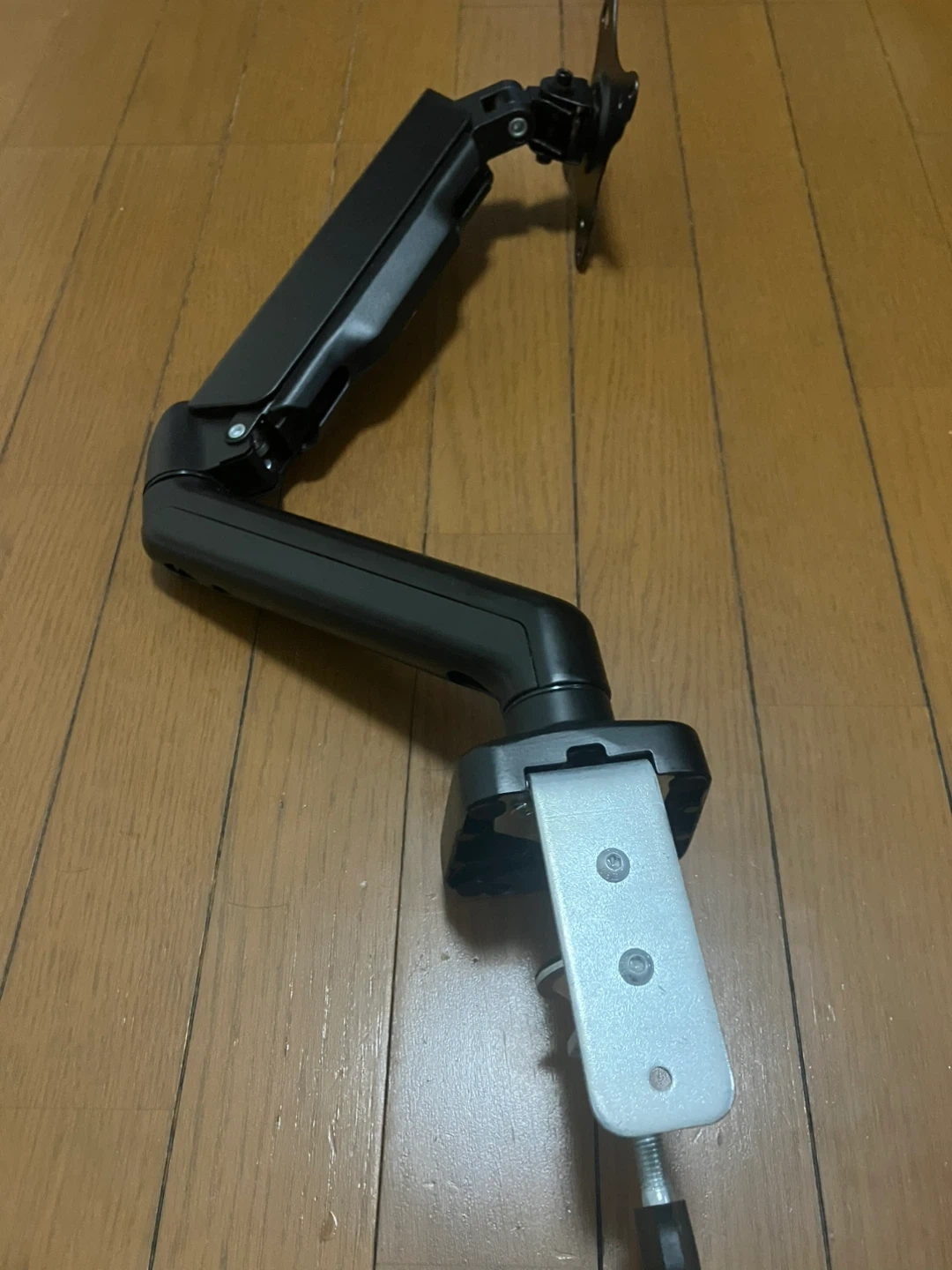 モニターアーム