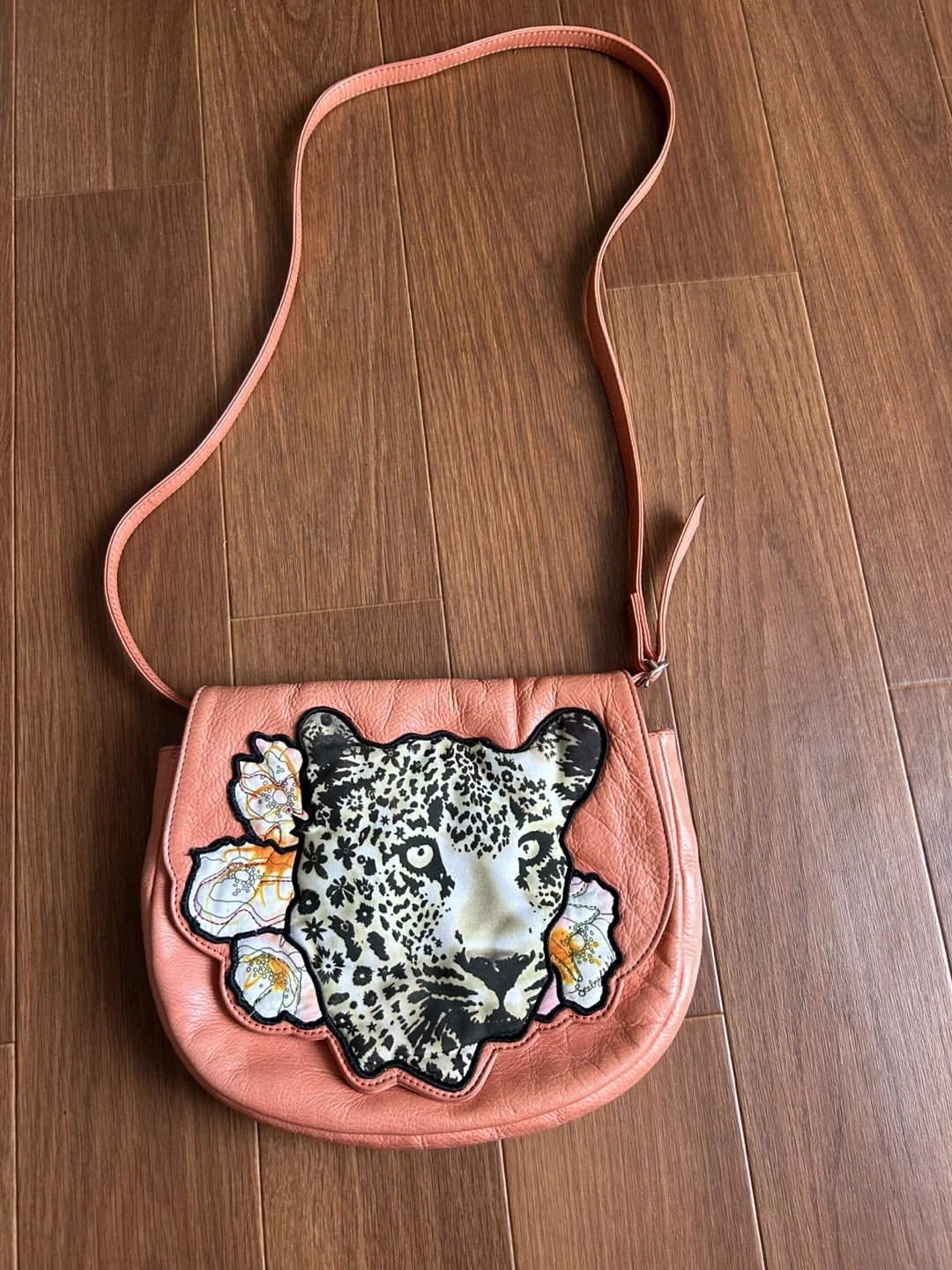 【希少】シーバイクロエ ヒョウ 刺繍 本革 レザー ショルダーバッグ ピンク