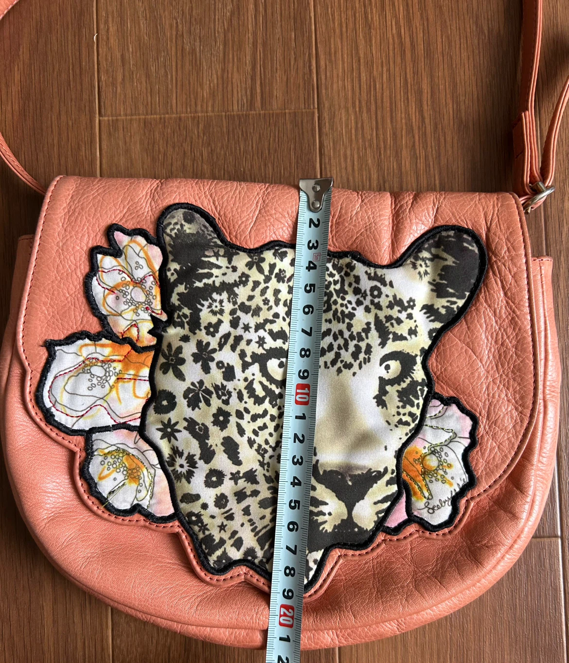 【希少】シーバイクロエ ヒョウ 刺繍 本革 レザー ショルダーバッグ ピンクの写真7枚目