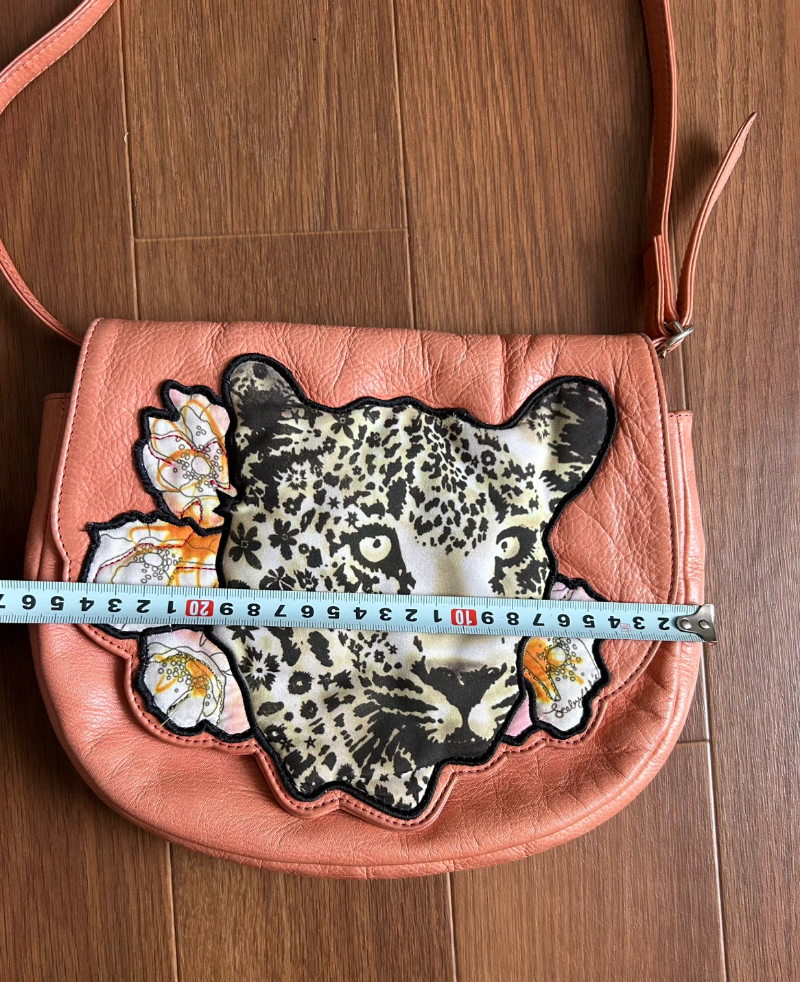 【希少】シーバイクロエ ヒョウ 刺繍 本革 レザー ショルダーバッグ ピンクの写真8枚目