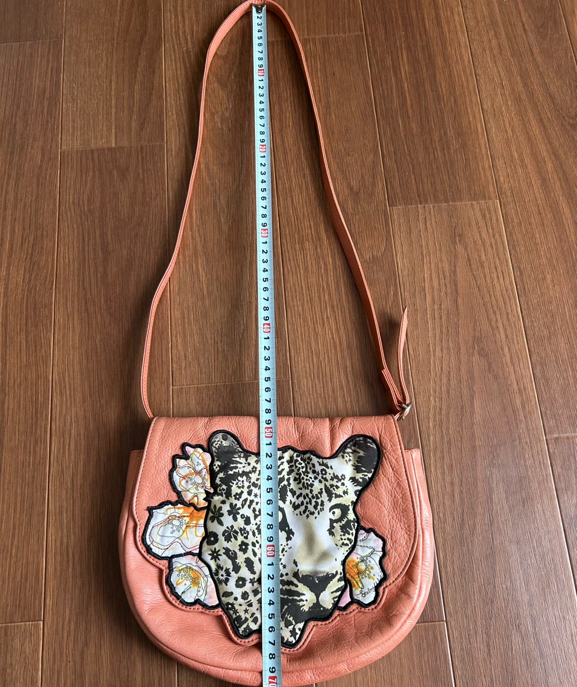【希少】シーバイクロエ ヒョウ 刺繍 本革 レザー ショルダーバッグ ピンクの写真9枚目