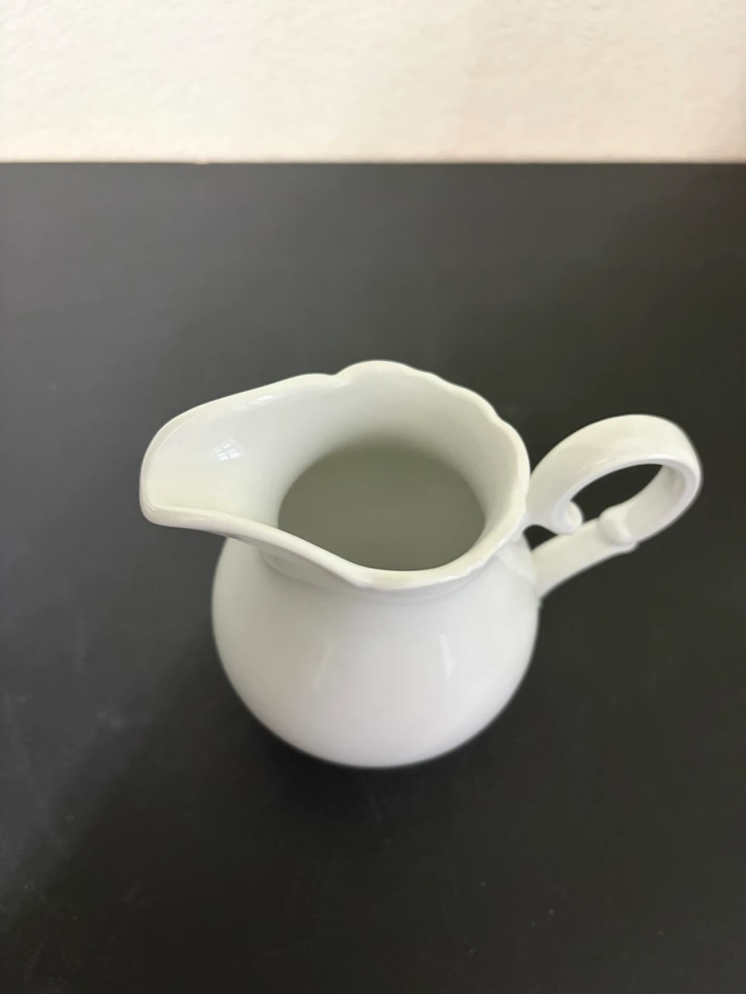 ミルクピッチャー ホワイト 陶器の写真2枚目