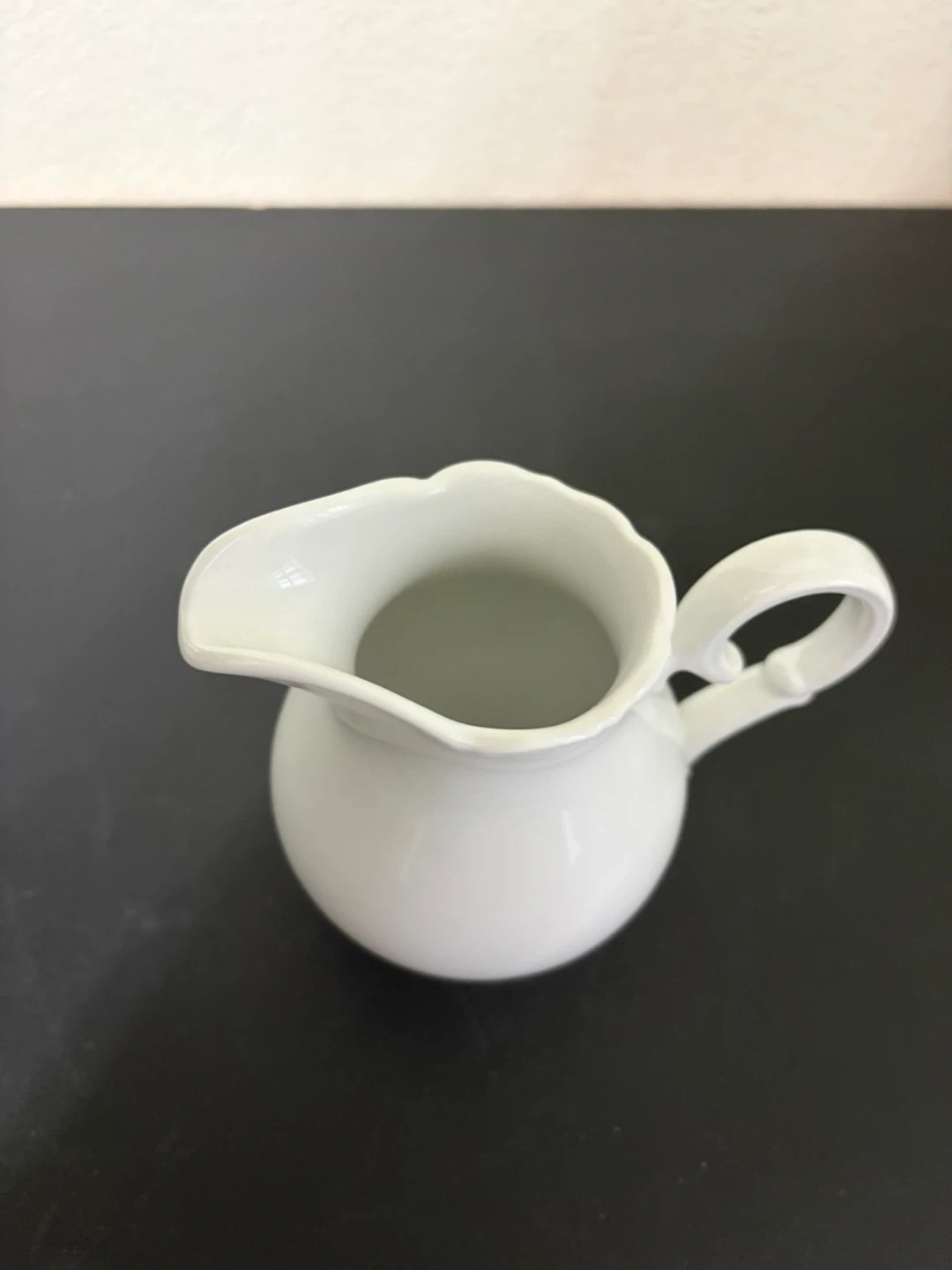 ミルクピッチャー ホワイト 陶器の写真2枚目