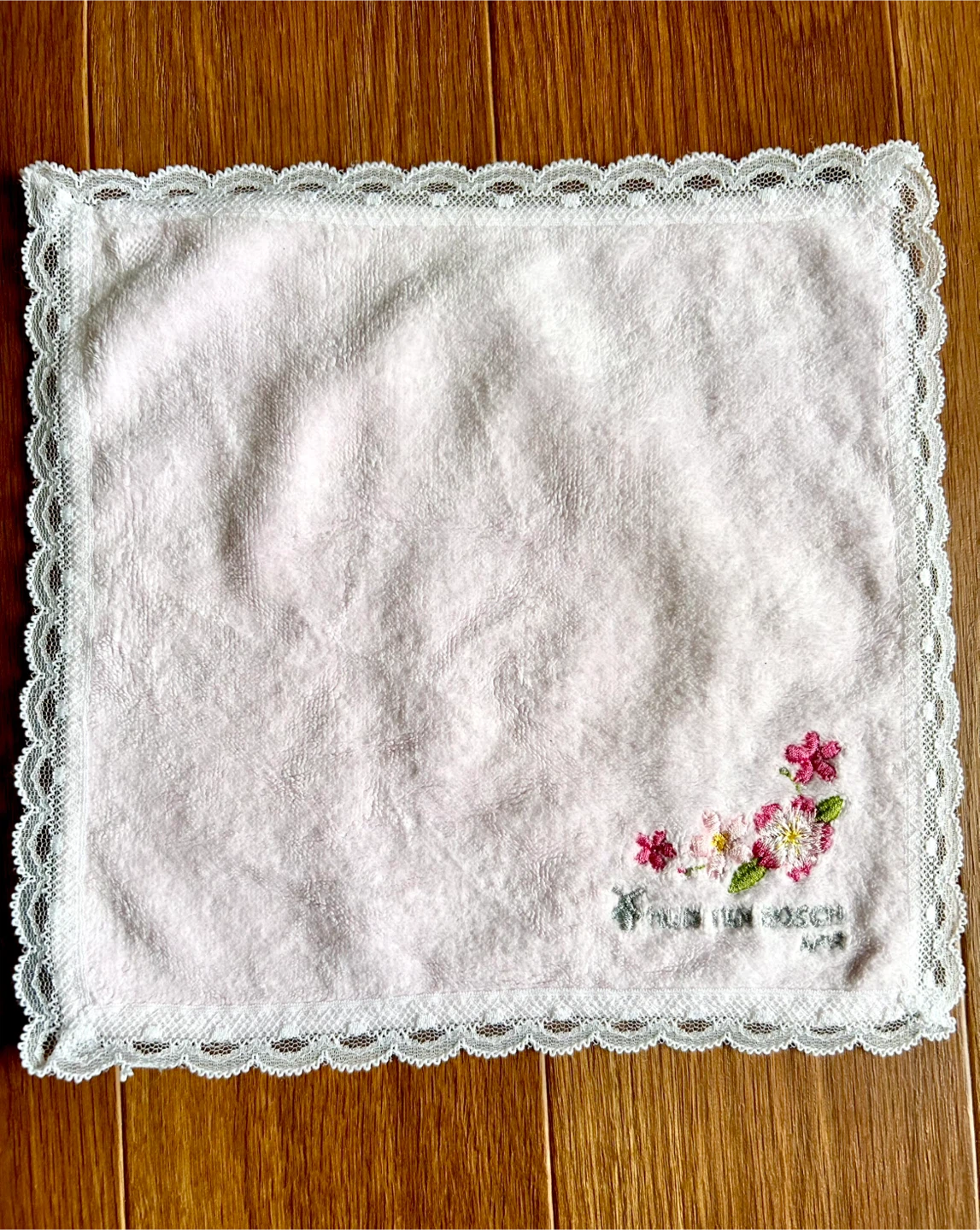 【限定品】ハウステンボス レース付き タオルハンカチ 4月 桜 刺繍 白