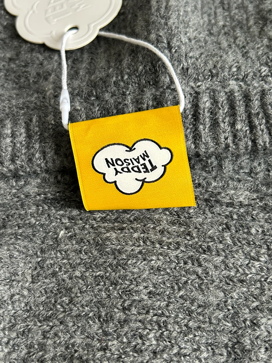 【タグ付き】TEDDY MAISON テディメゾン ニット フードマフラー グレー（バラクラバ / 赤ステッチ）の写真5枚目