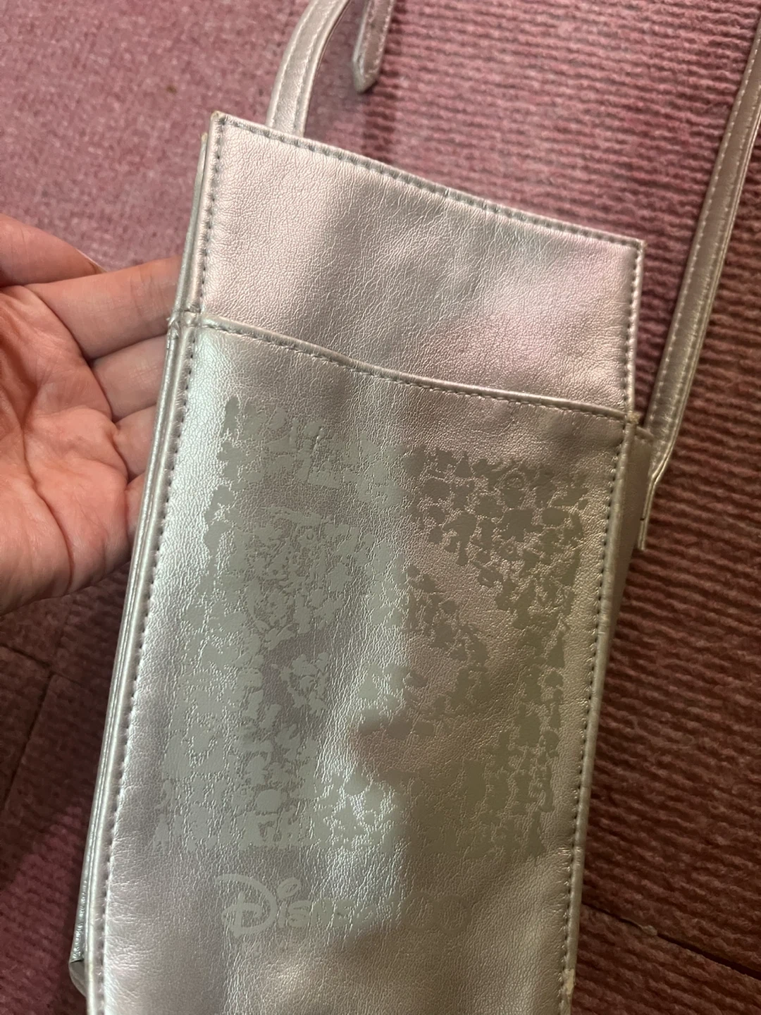 ディズニー100 スマホポシェット シルバーの写真3枚目