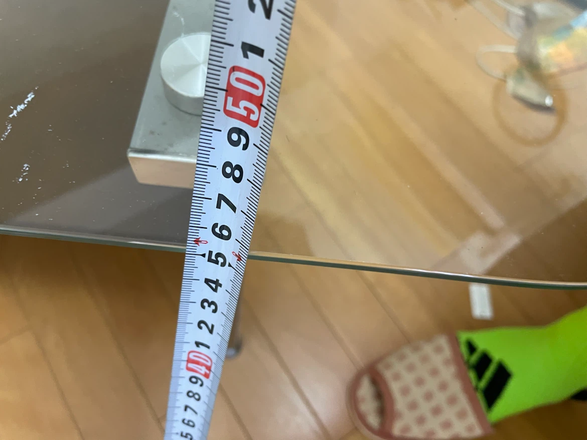 【譲ります】ガラステーブルの写真2枚目