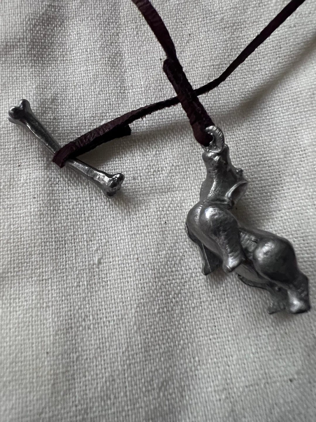ブックマーク:犬モチーフ レザー紐の写真3枚目