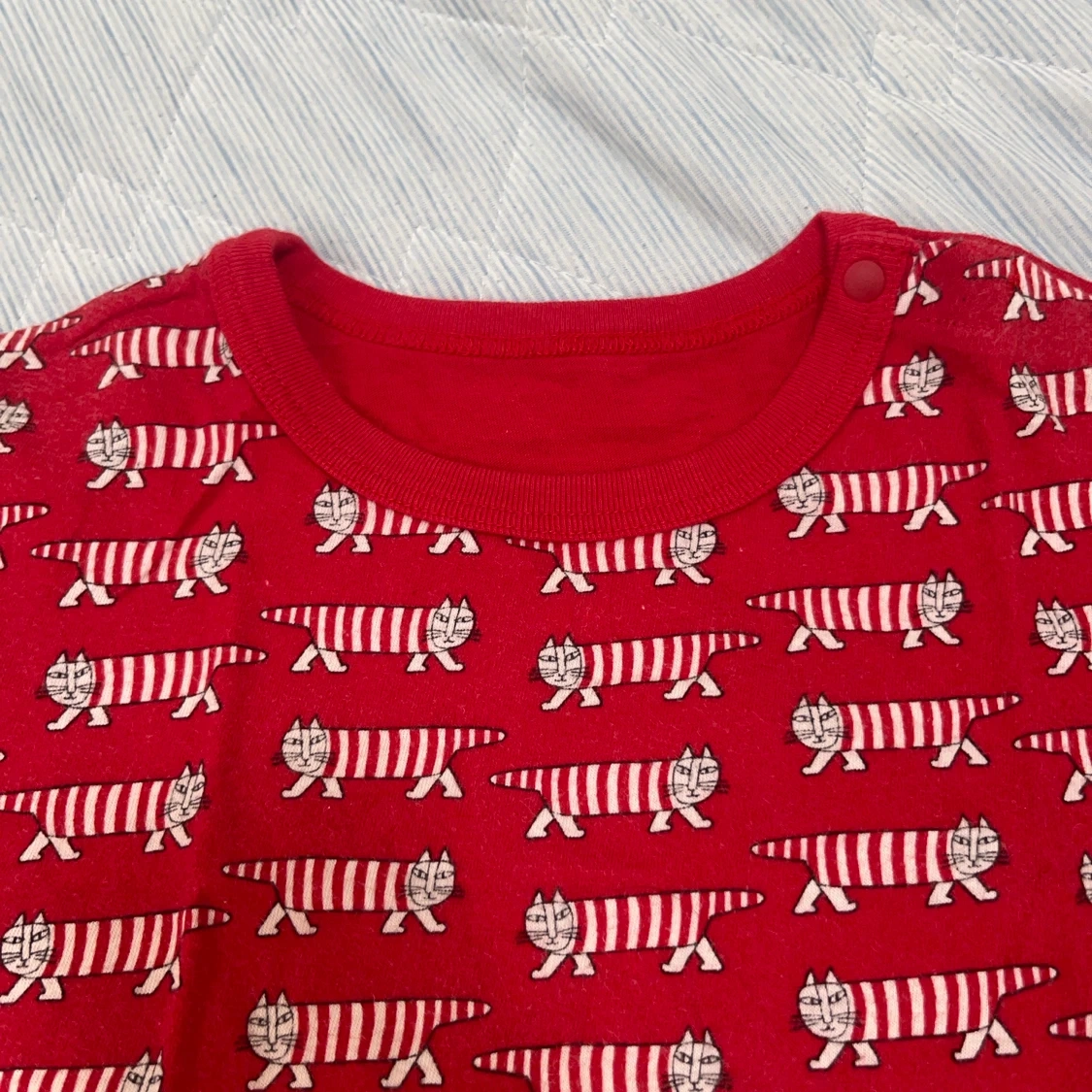 リサ・ラーソン 猫柄 Tシャツ レッドの写真2枚目
