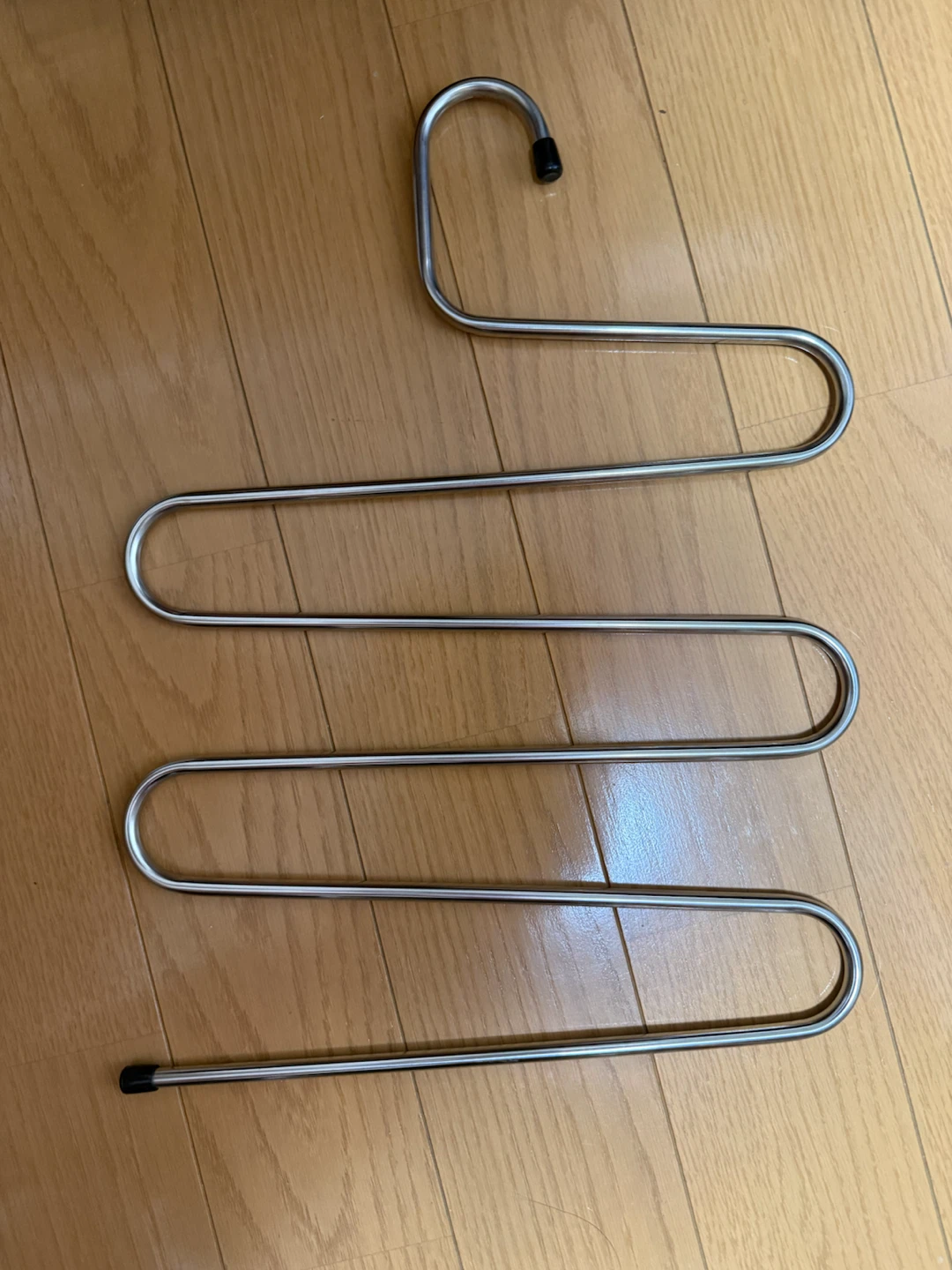 【ダイソー220円商品】ステンレスズボンハンガー 2本セットの写真2枚目