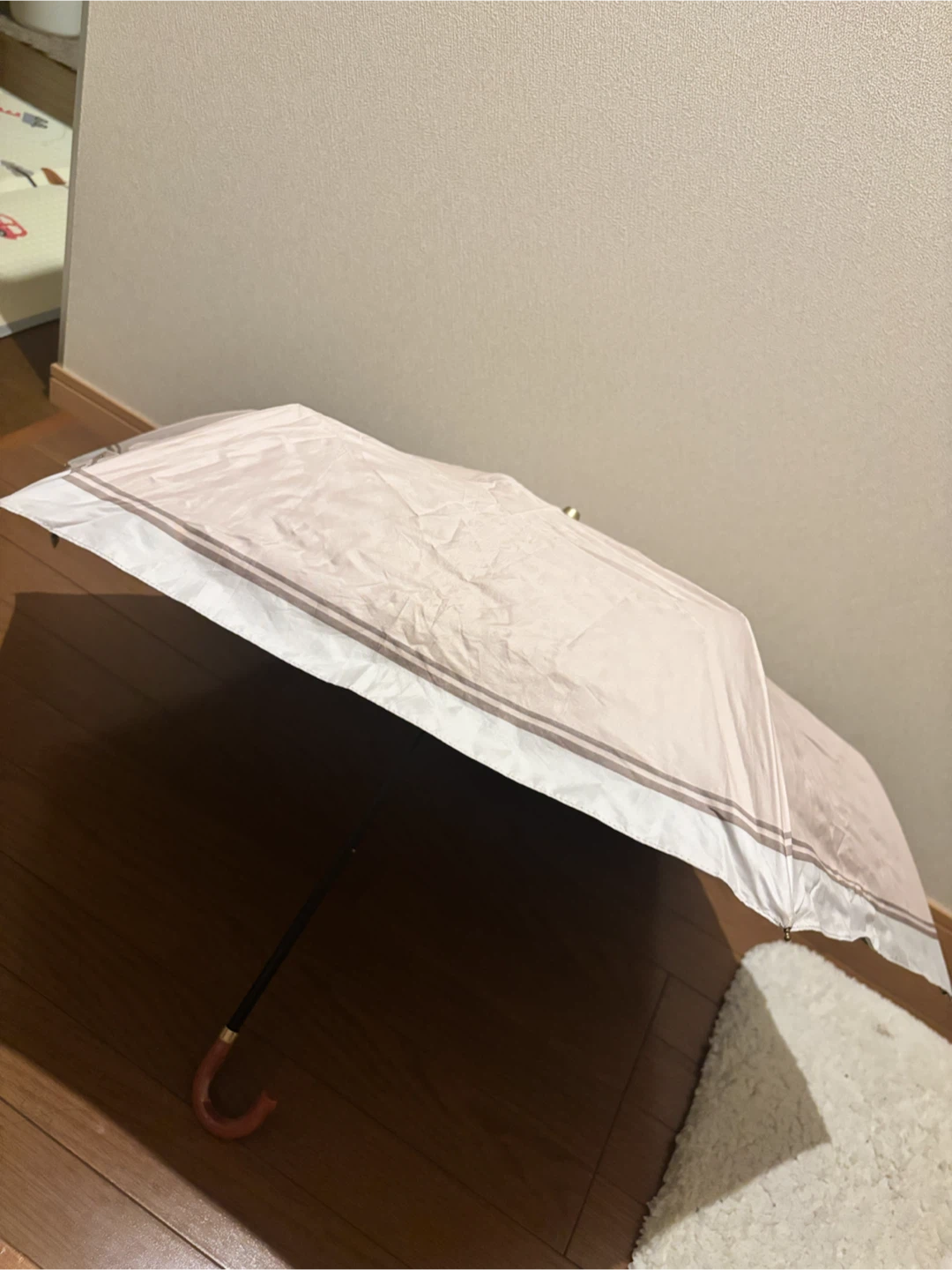 折りたたみ日傘 ベージュ×ボーダー 木製ハンドル