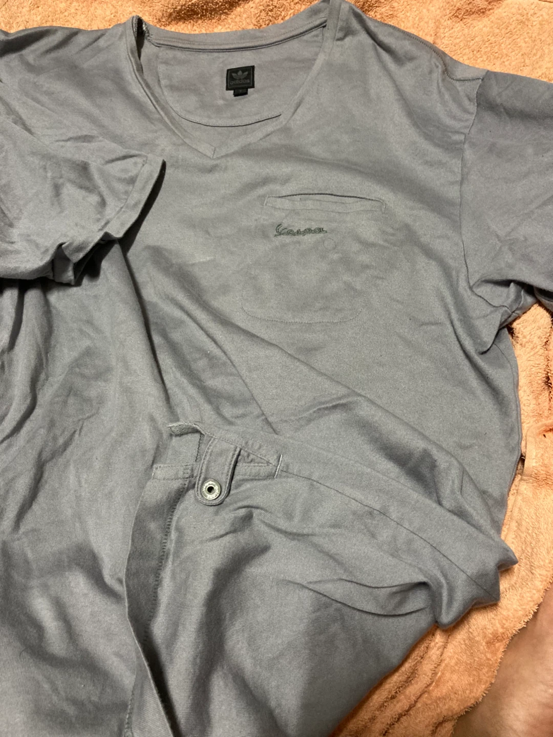 アディダス べスパ コラボ Tシャツ グレーの写真2枚目