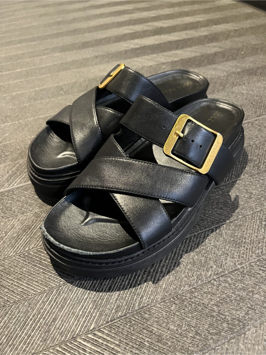 Cole Haan サンダル ブラックの写真2枚目